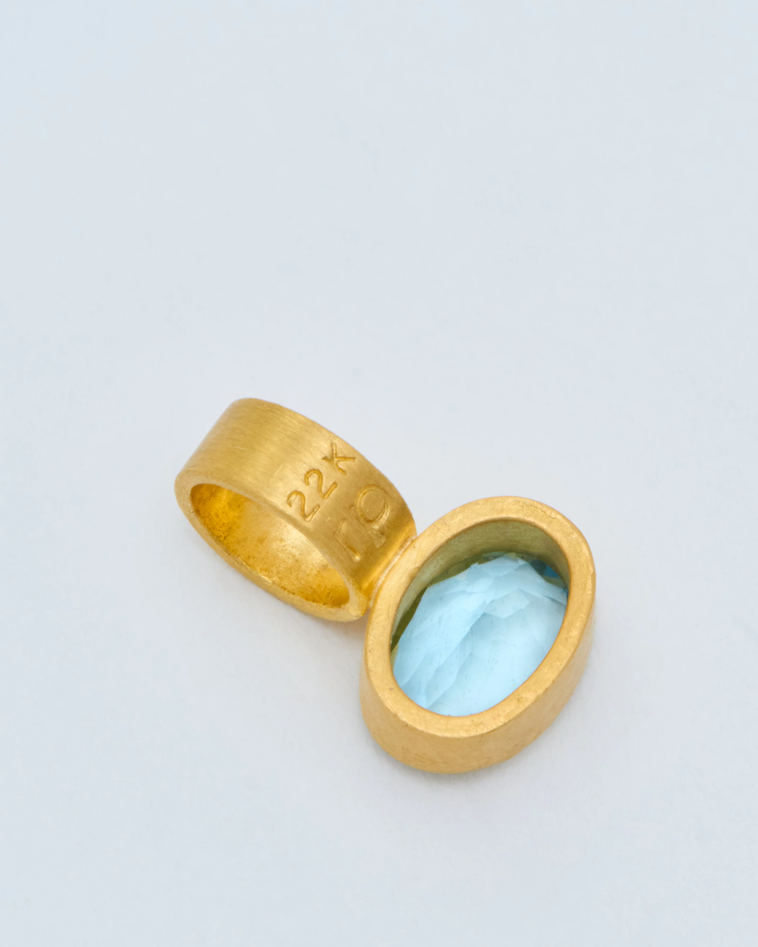 mini aqua oval gem pendnat - Image 6
