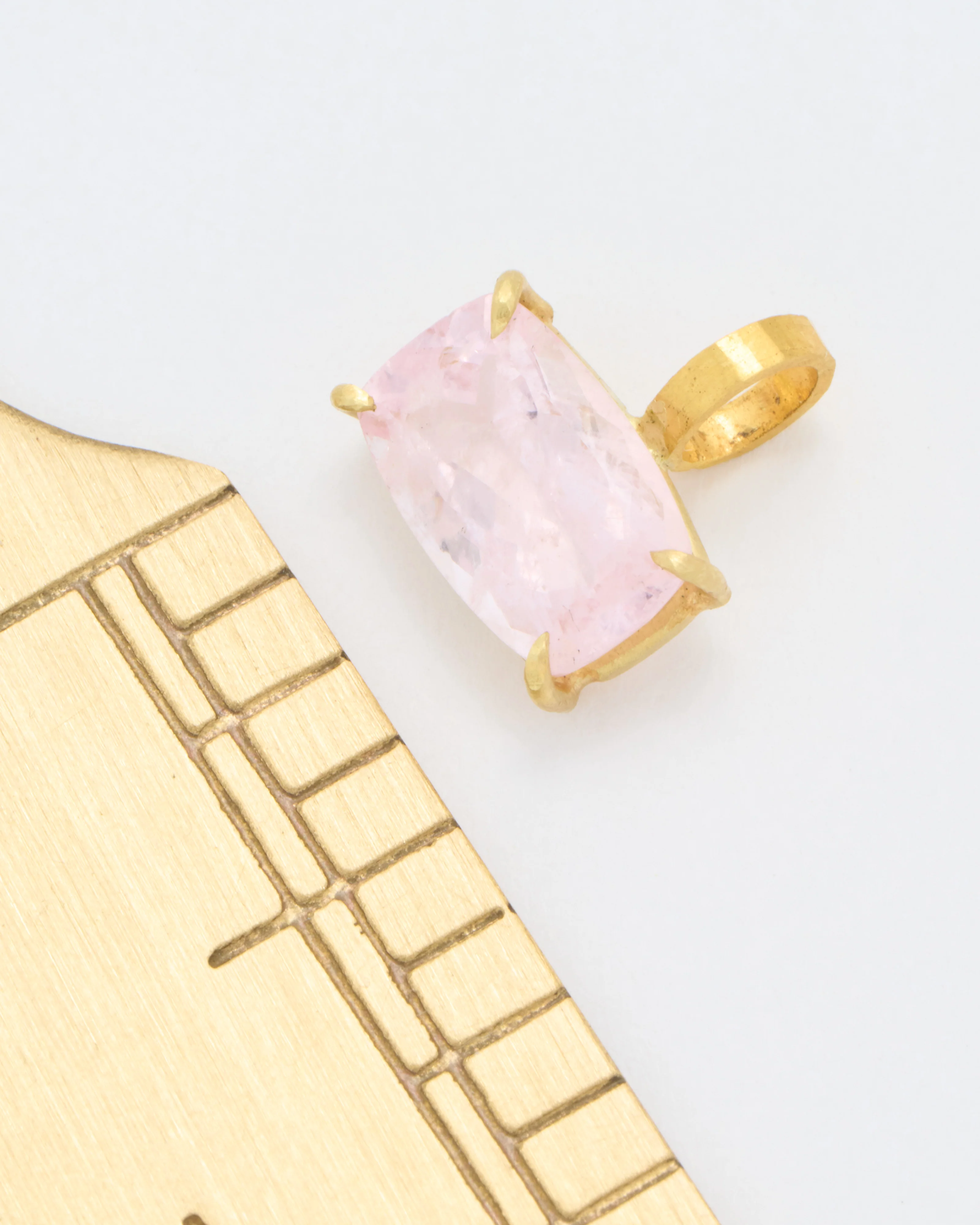 morganite cushion cut pendant - Image 6