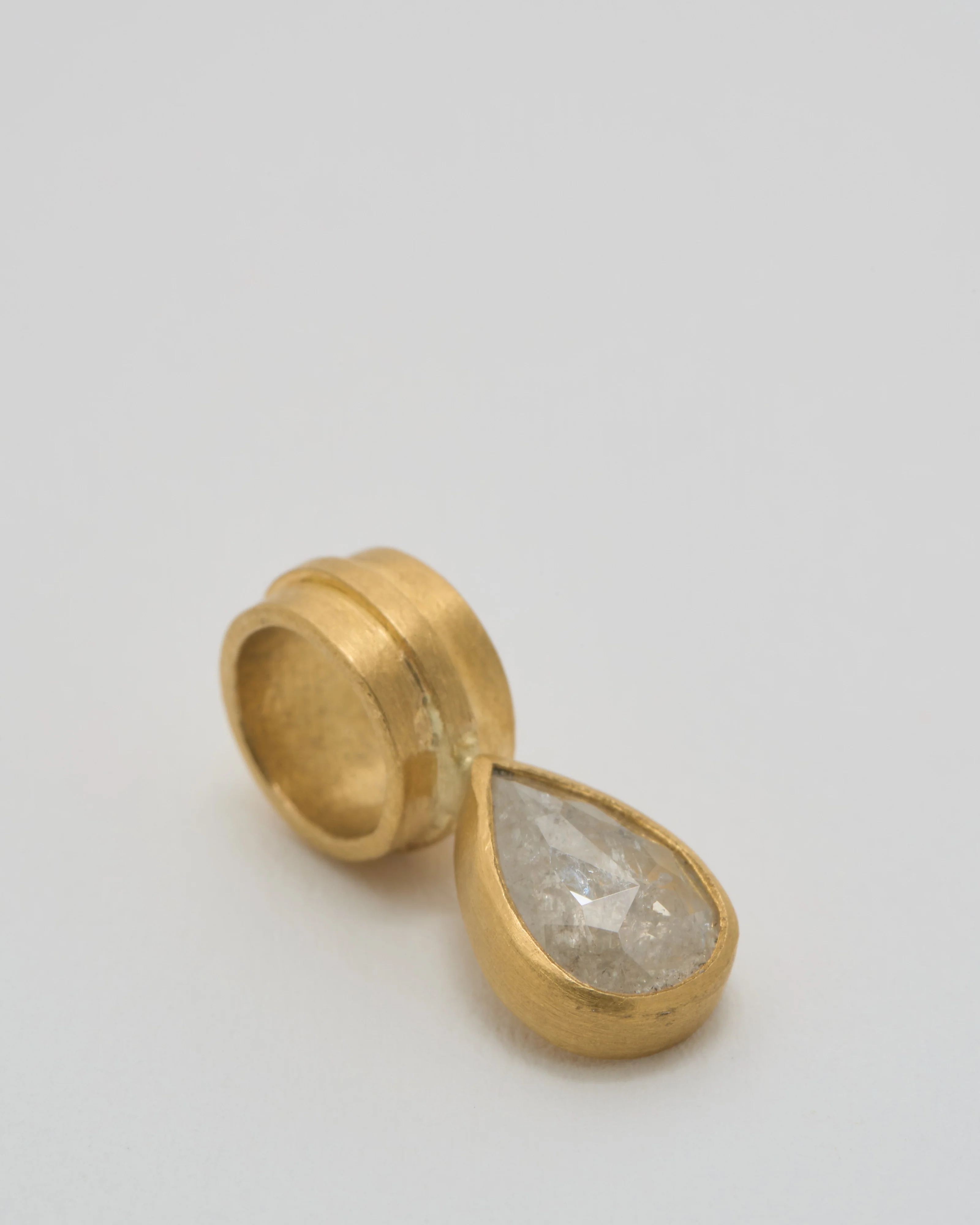 pear shaped diamond pendant - Image 4