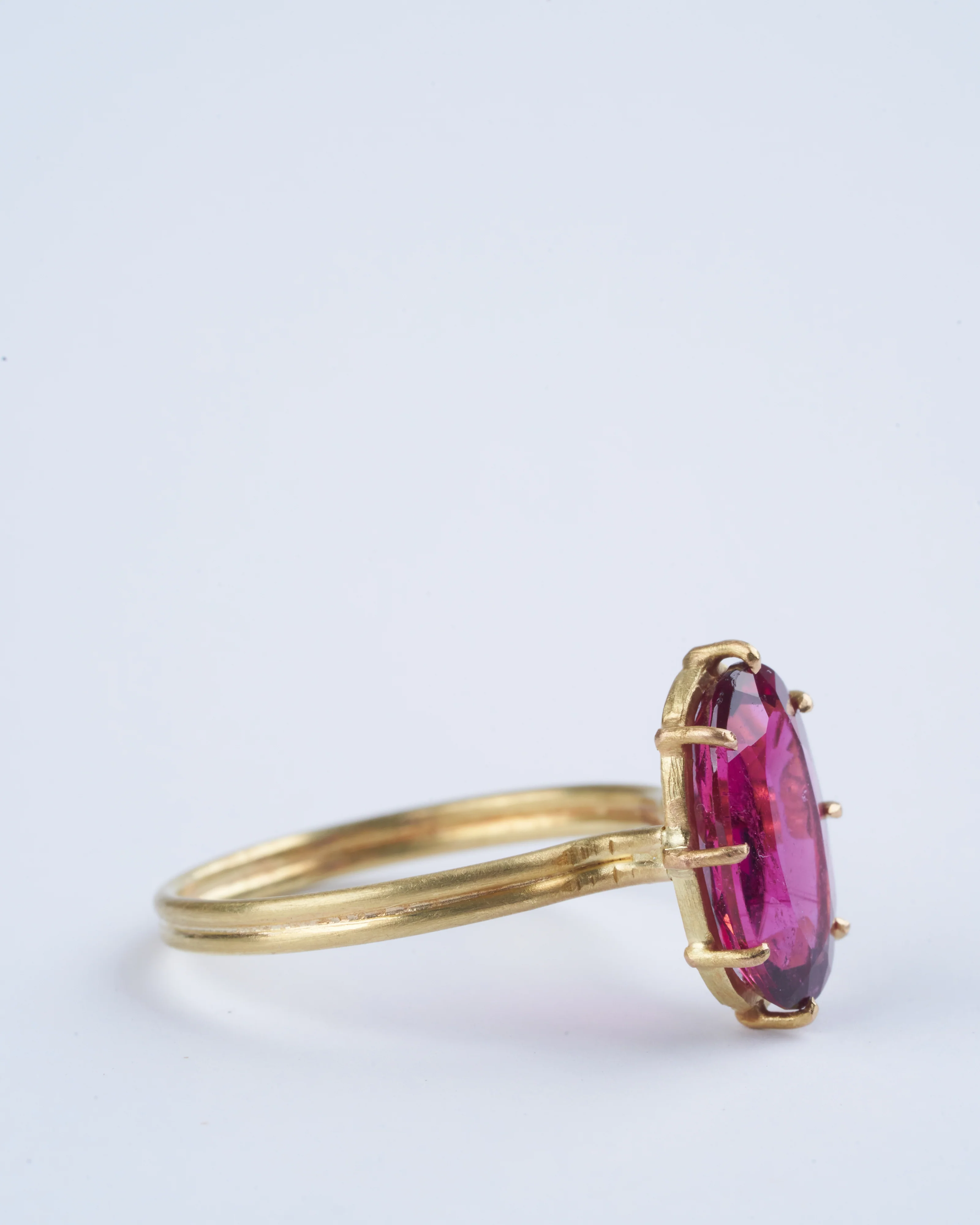 rubellite faceted oval ring - gold/ purple - Image 3
