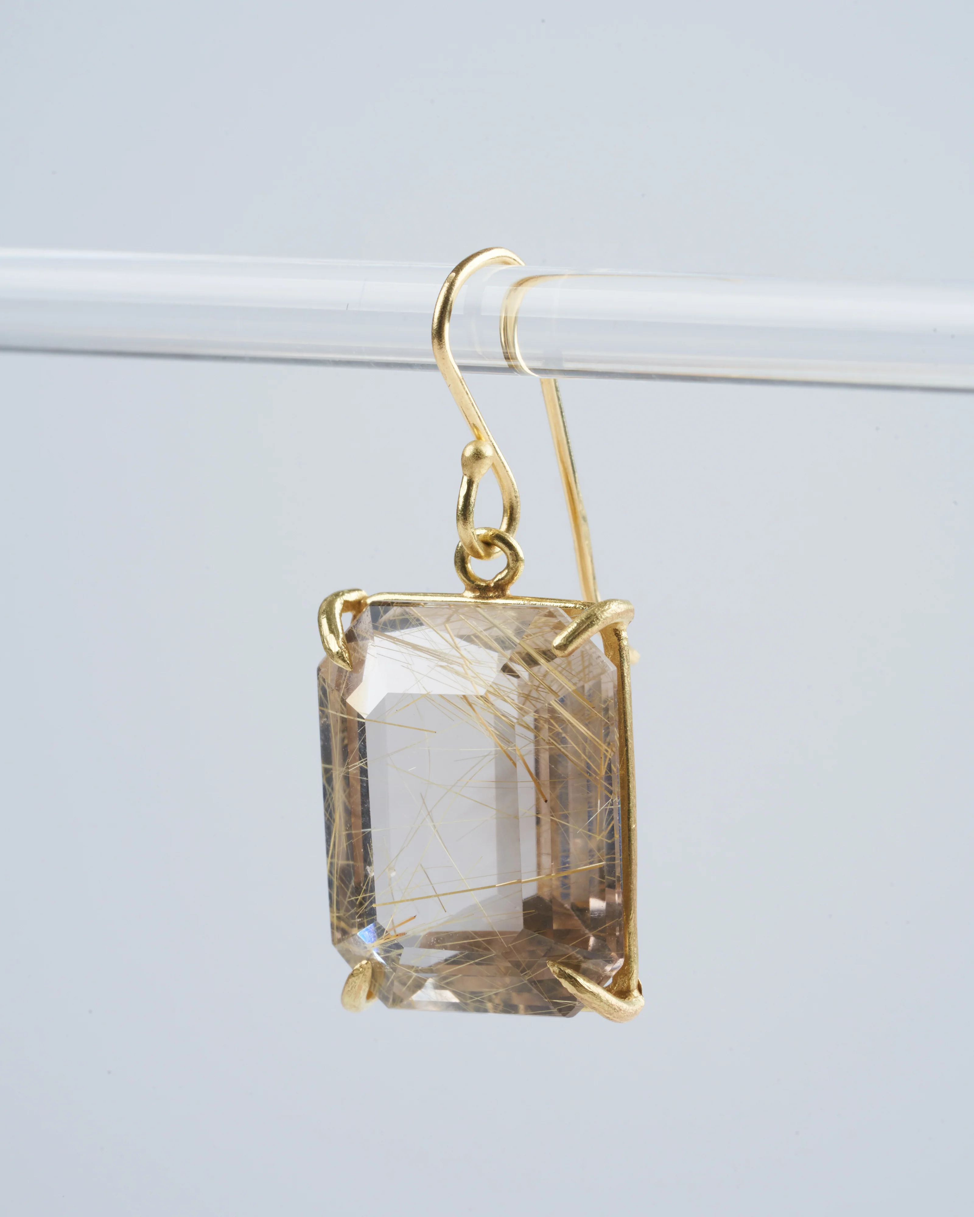 rutilated quartz (emerald cut) earrings - quartz/ gold - Image 4