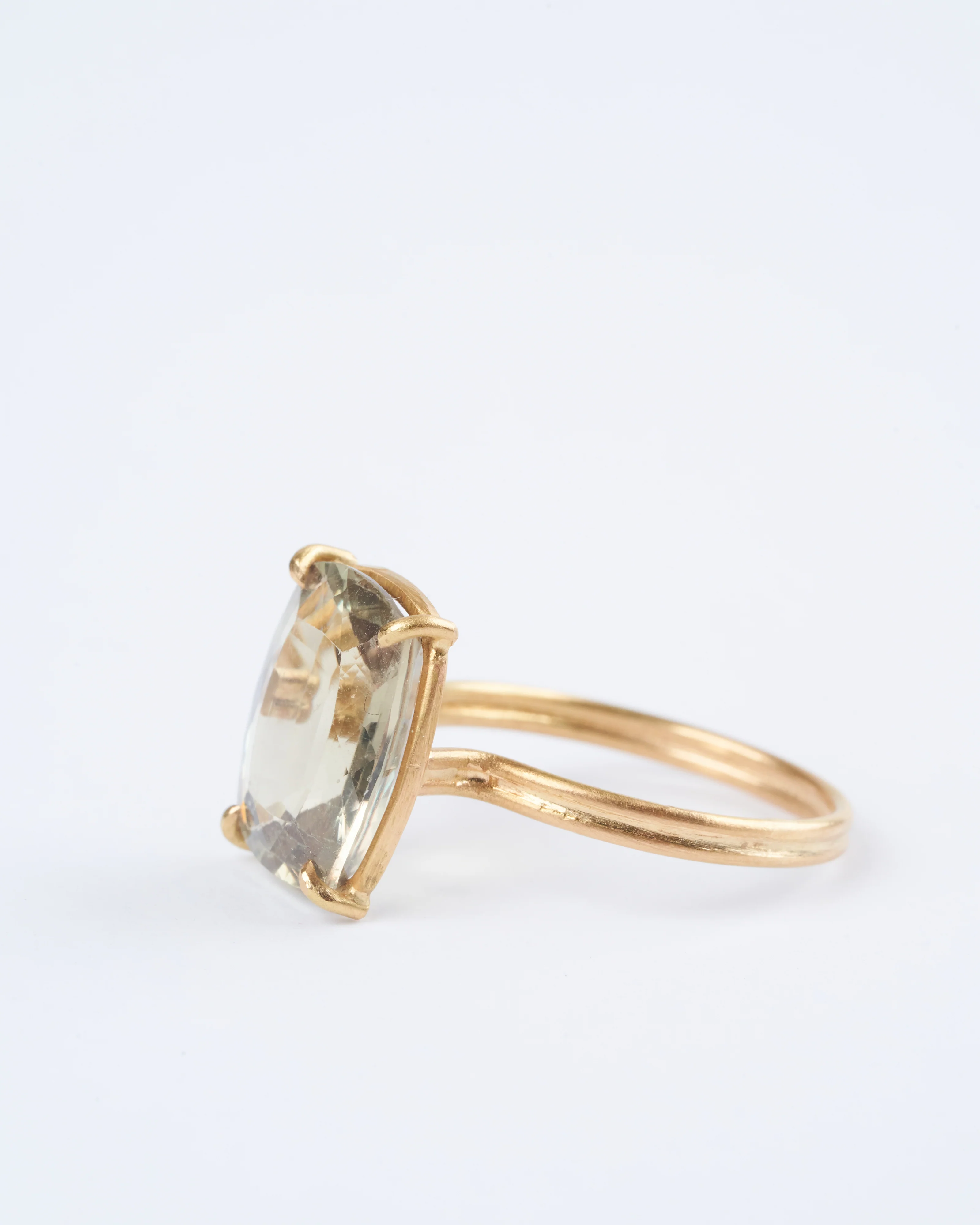 scapolite cushion cut gem ring, 6 carat. stone size 6.5 - gold/ scapolite - Image 2