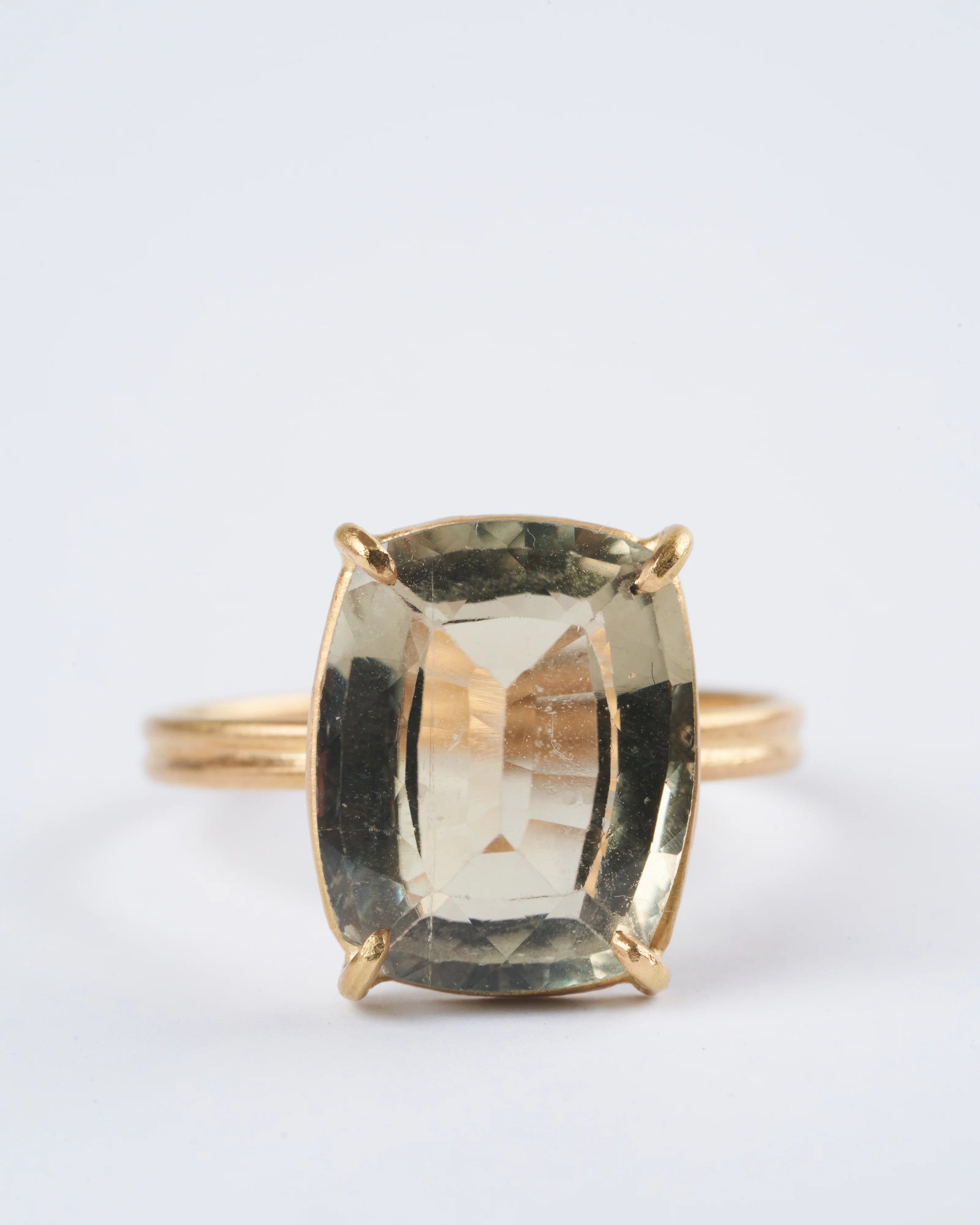 scapolite cushion cut gem ring, 6 carat. stone size 6.5 - gold/ scapolite - Image 4