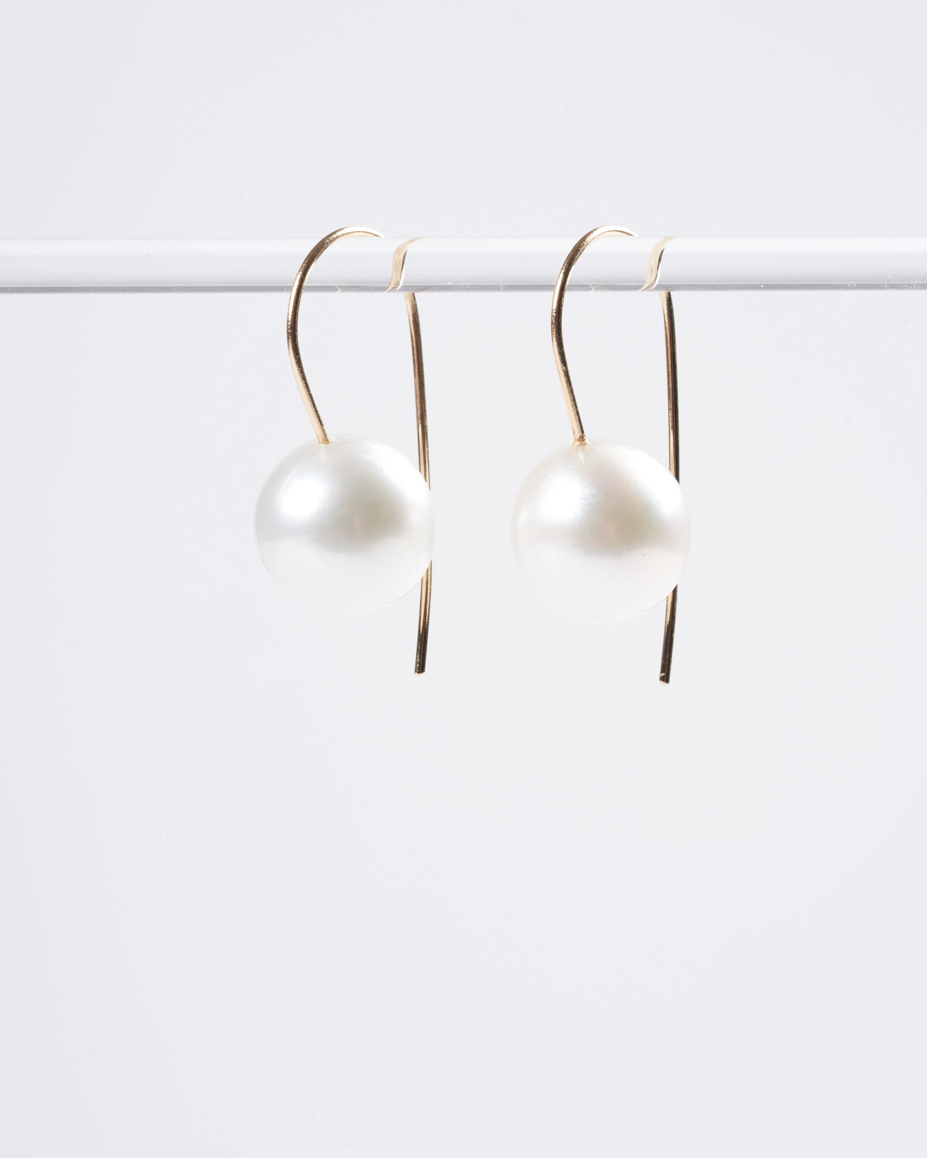 south sea pearl earrrings - pearl/ gold - Image 2