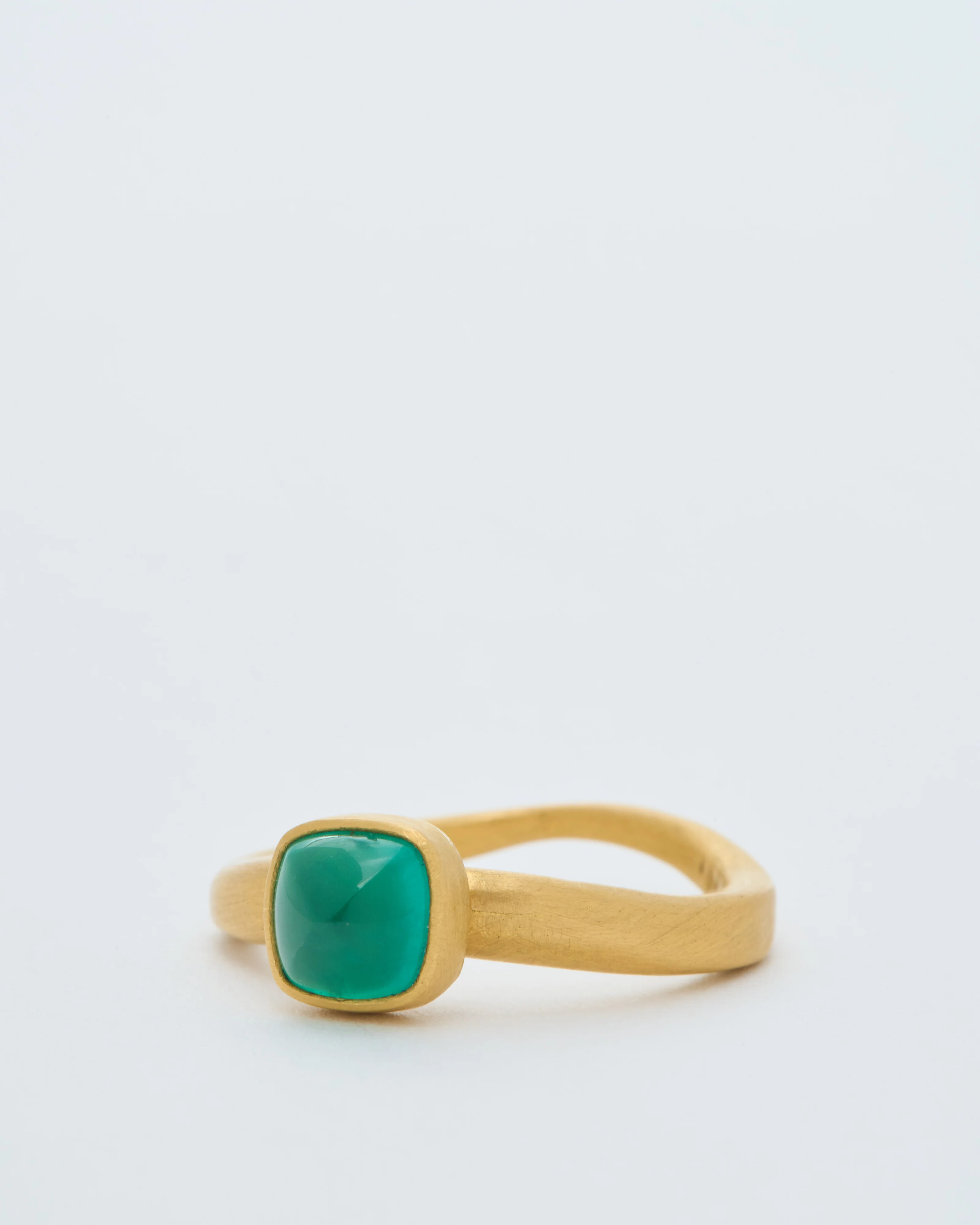 sugarloaf columbian cabochon emerald ring - Image 3