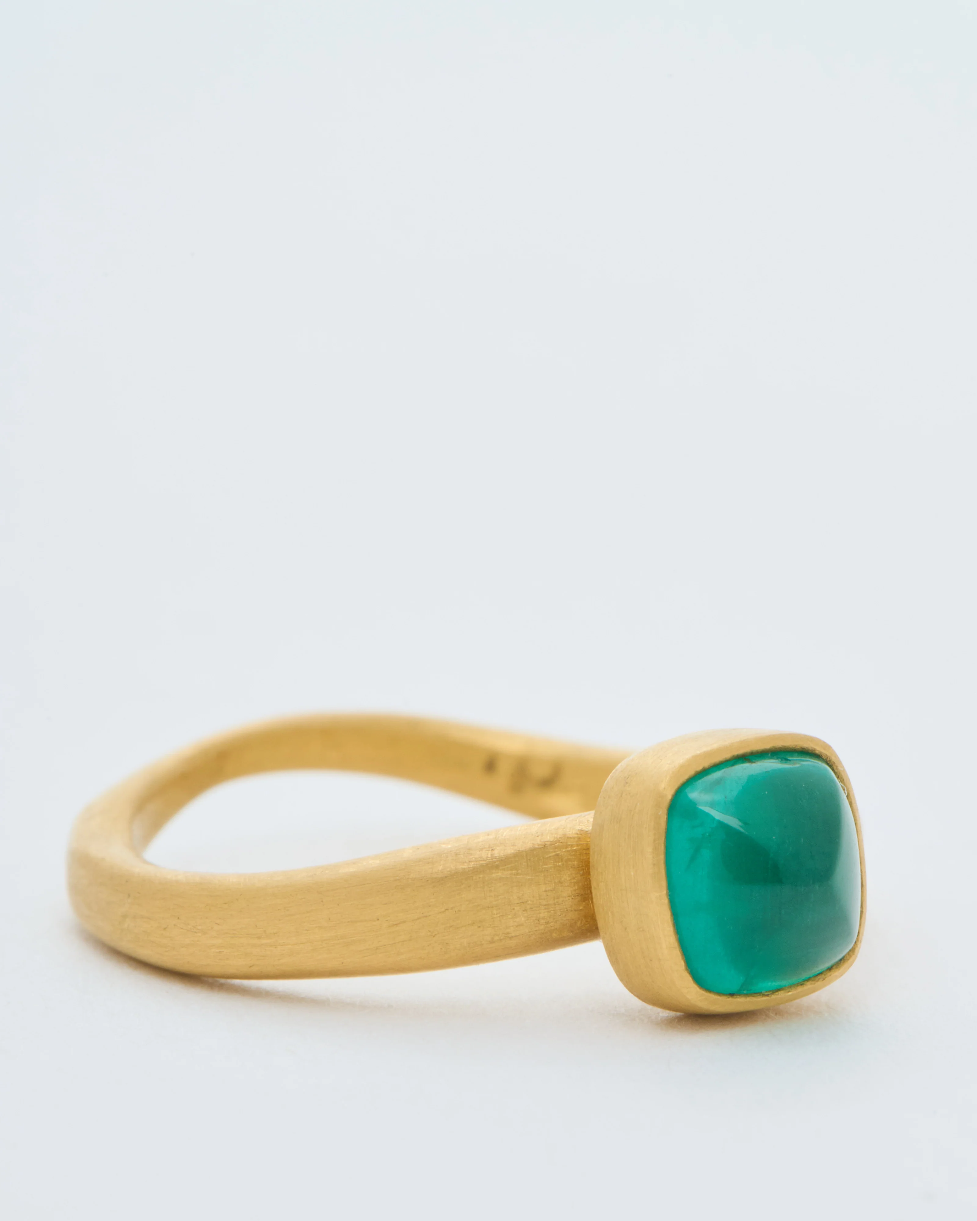 sugarloaf columbian cabochon emerald ring - Image 4