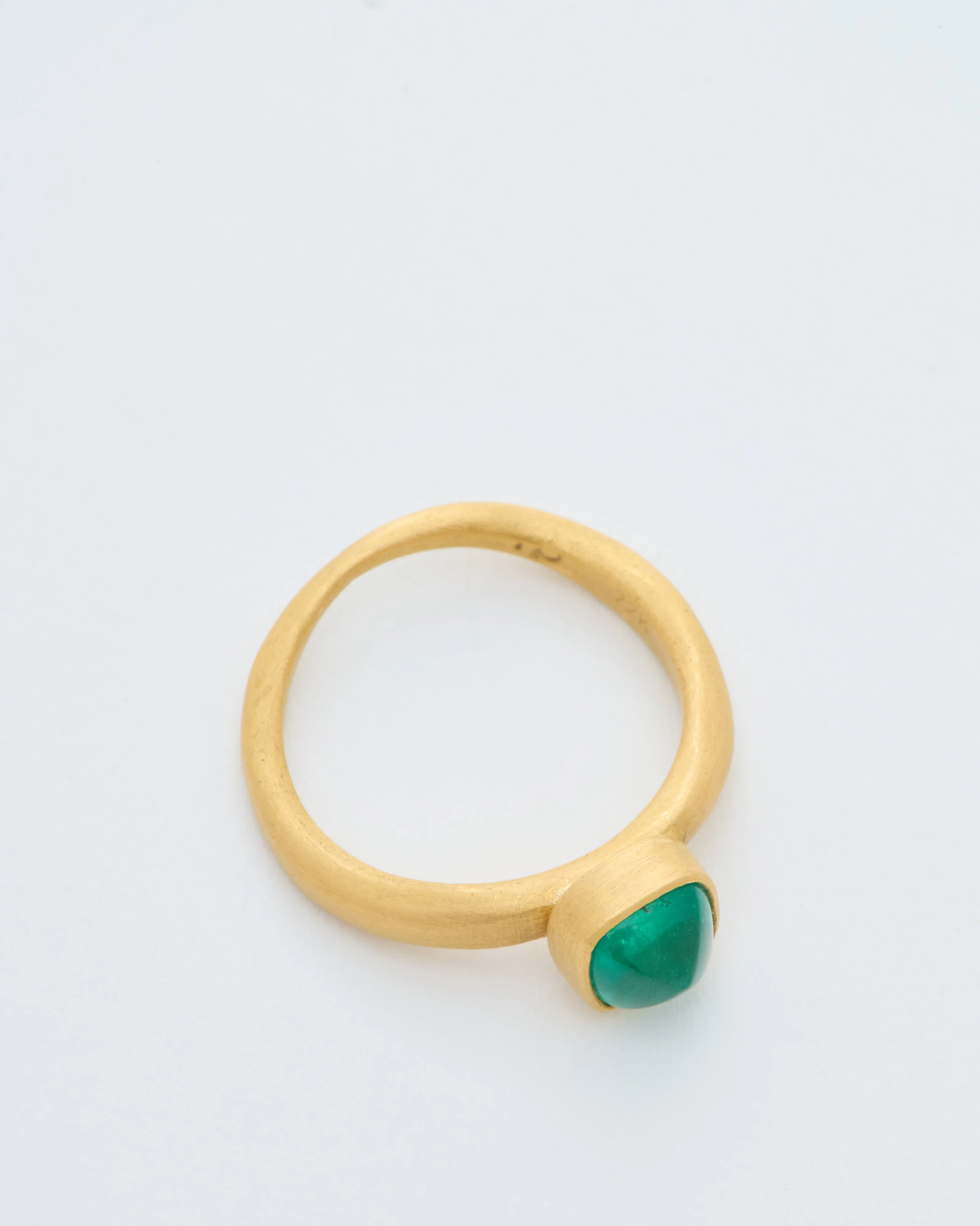 sugarloaf columbian cabochon emerald ring - Image 6