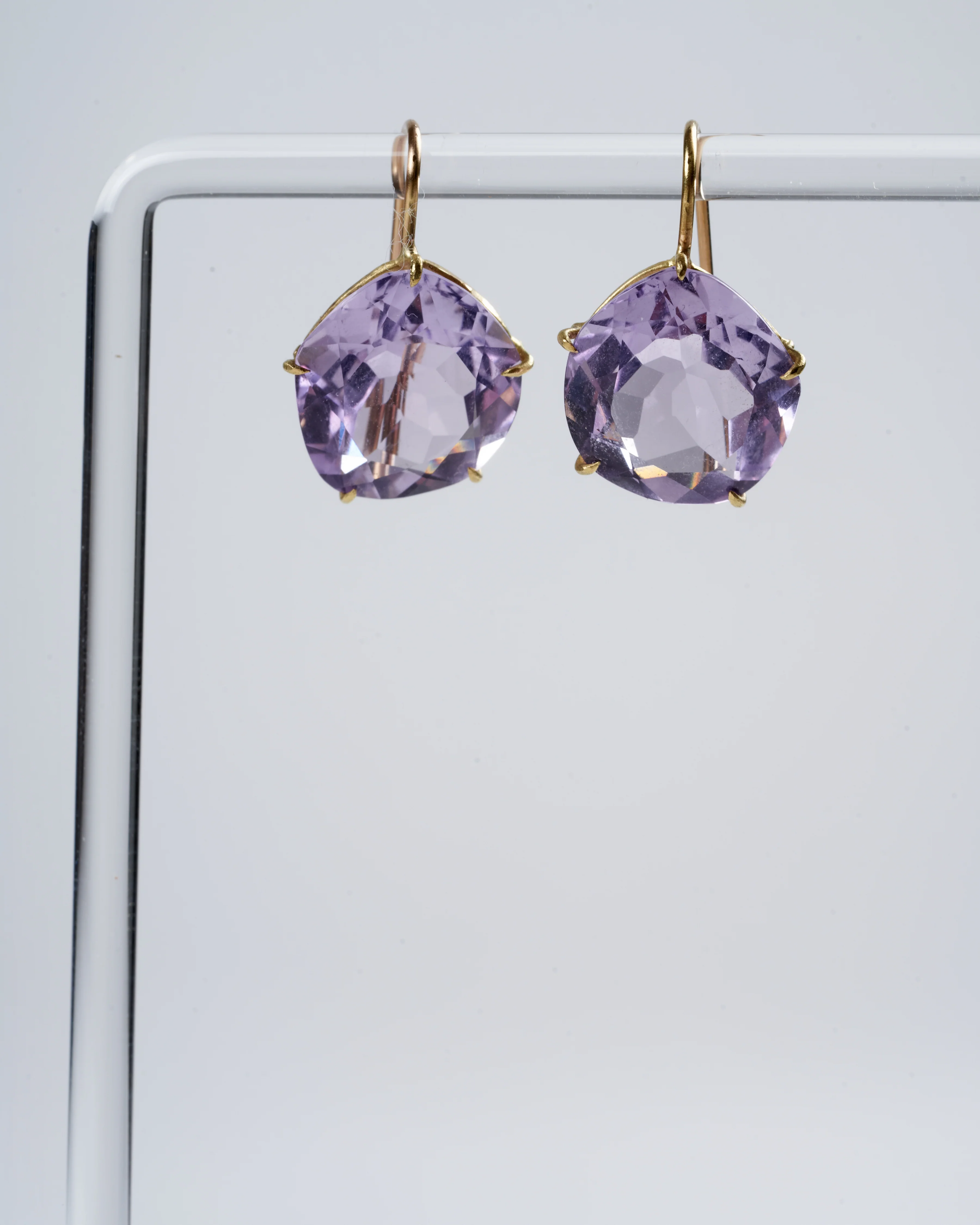 violet amethyst petal earring - gold