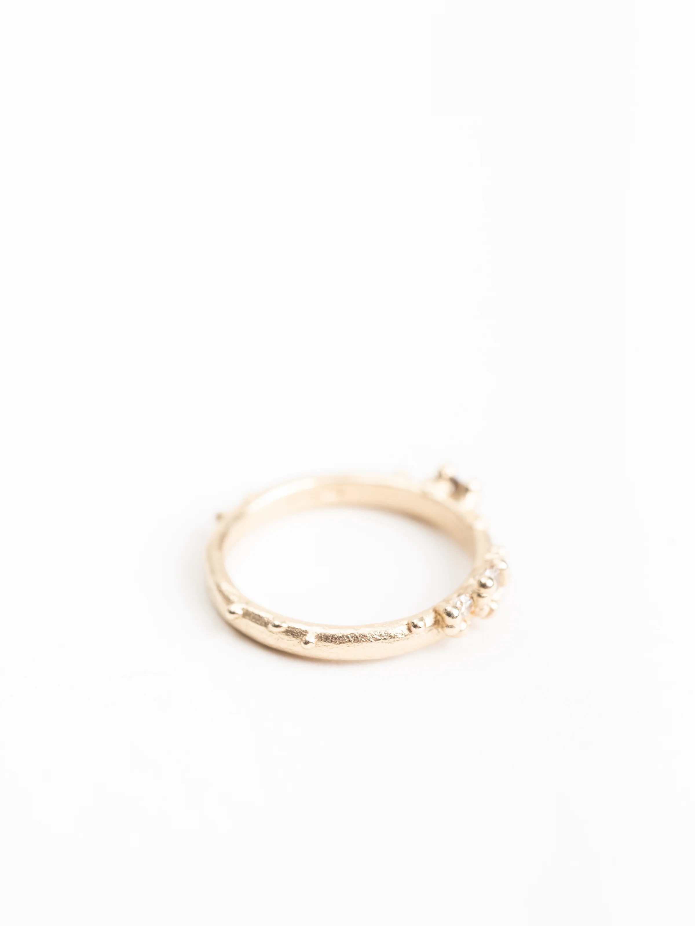 half round band w/ diamonds & granules - Image 2