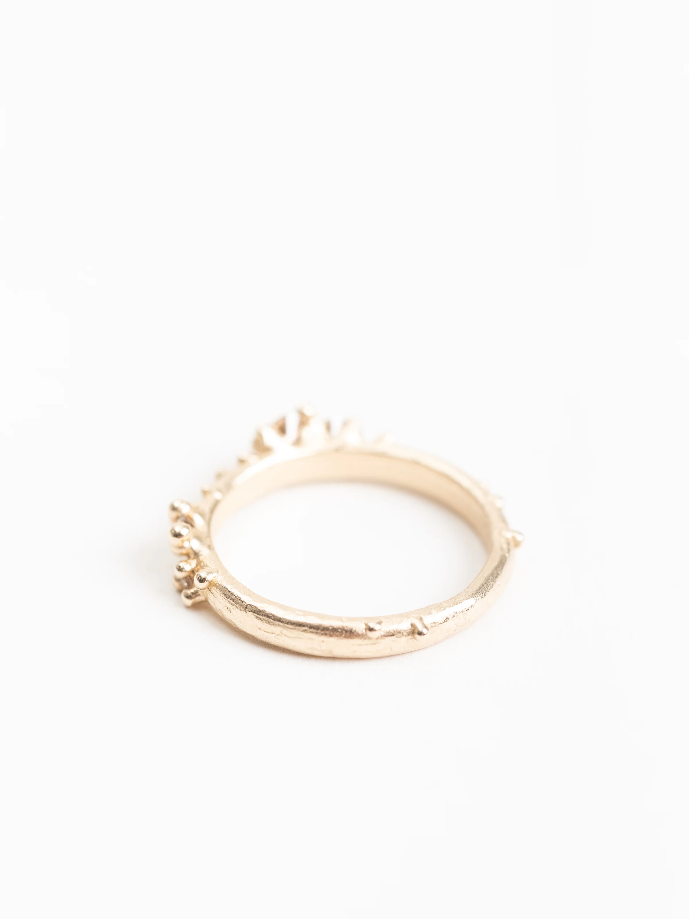 half round band w/ diamonds & granules - Image 3