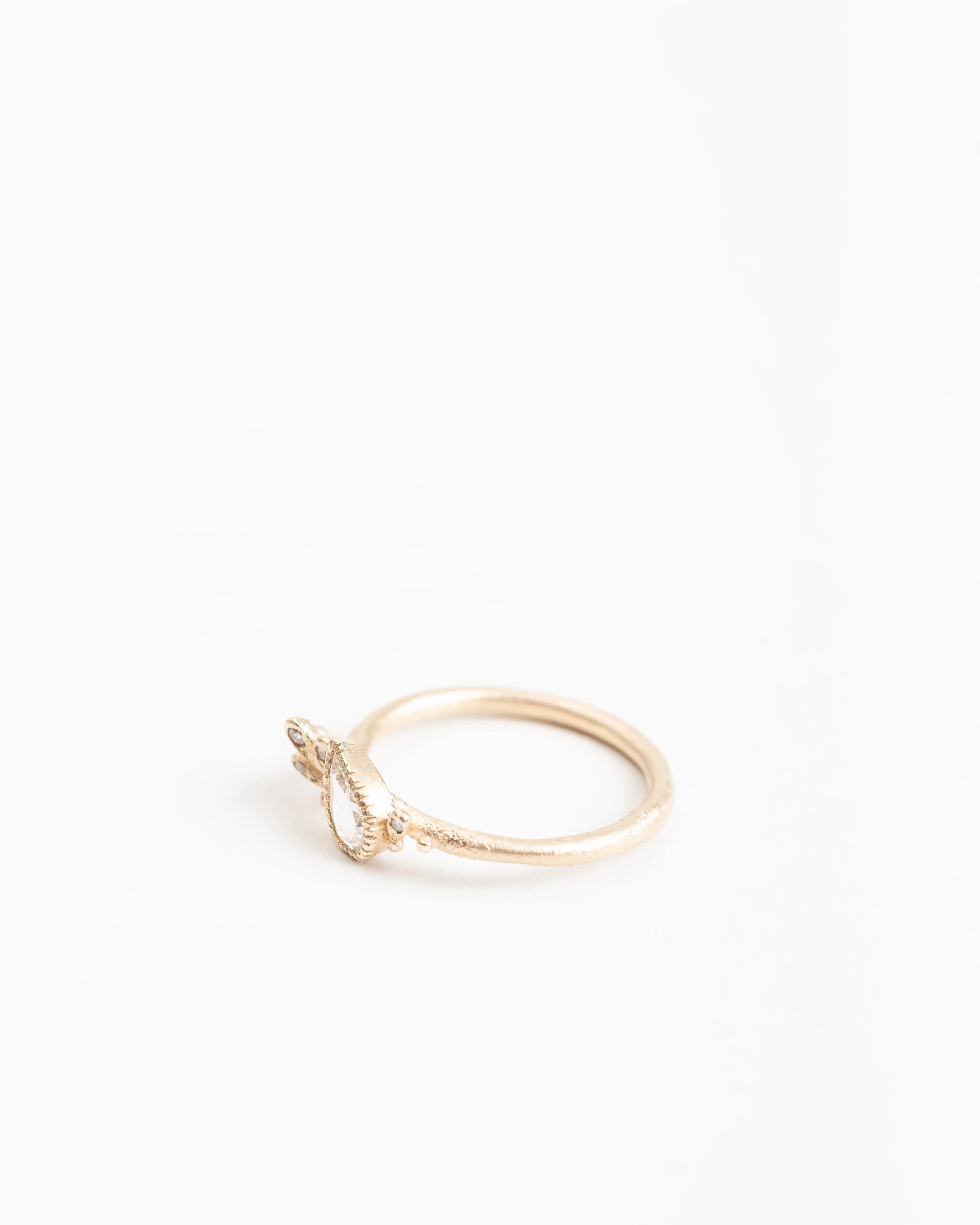 pear shaped diamond ring w/ paisley detail - Image 4