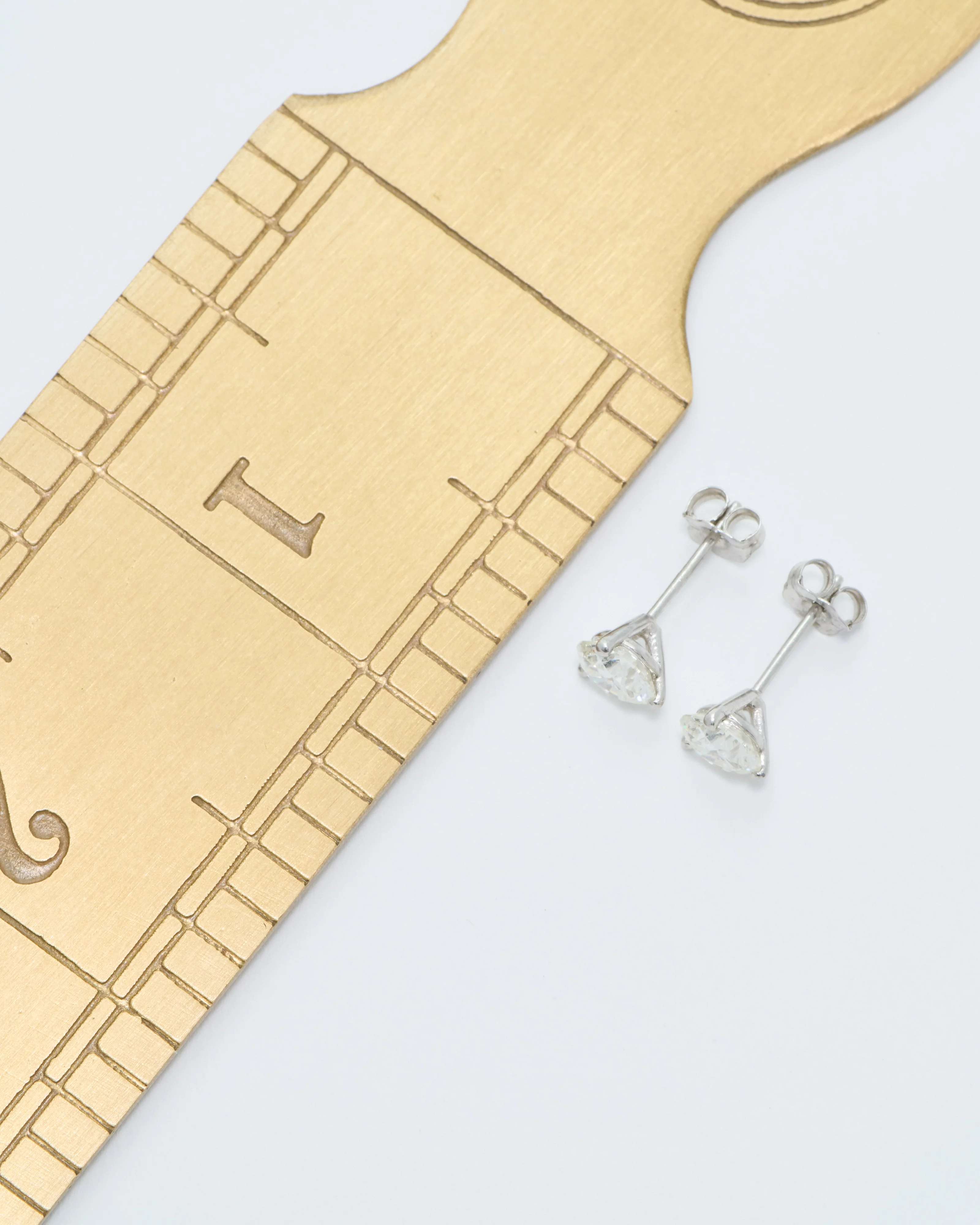 platinum diamond studs - Image 8