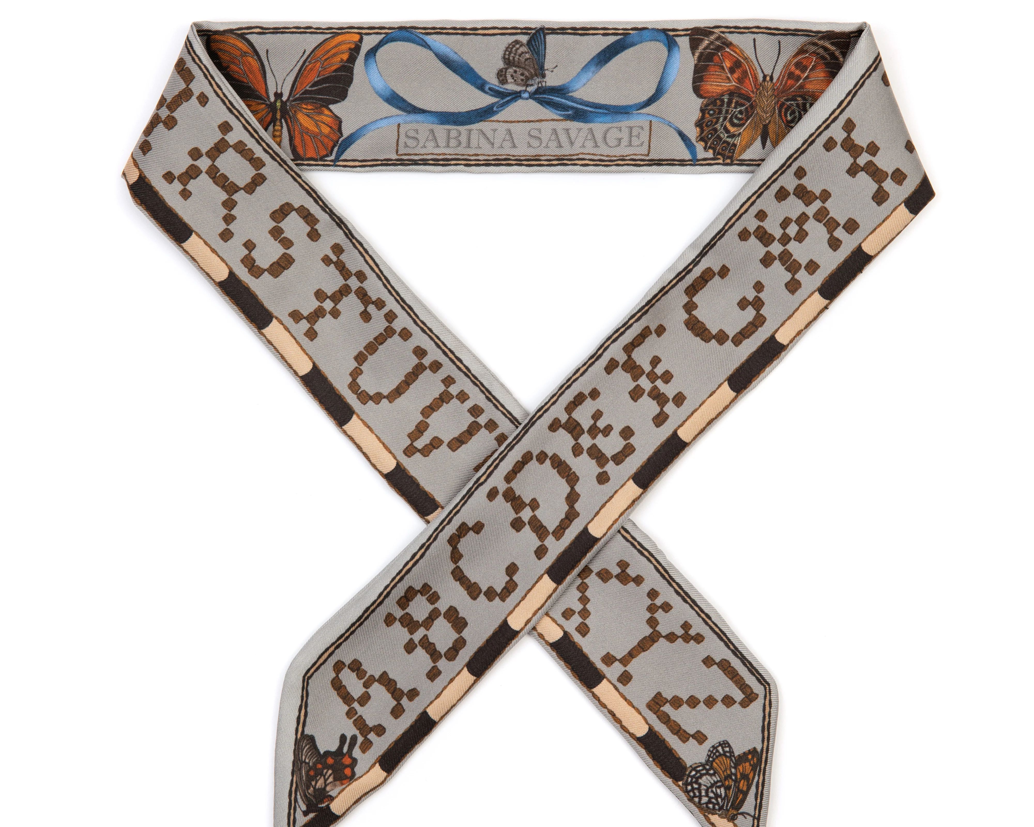 the butterfly panda small ribbon - silver/smoke