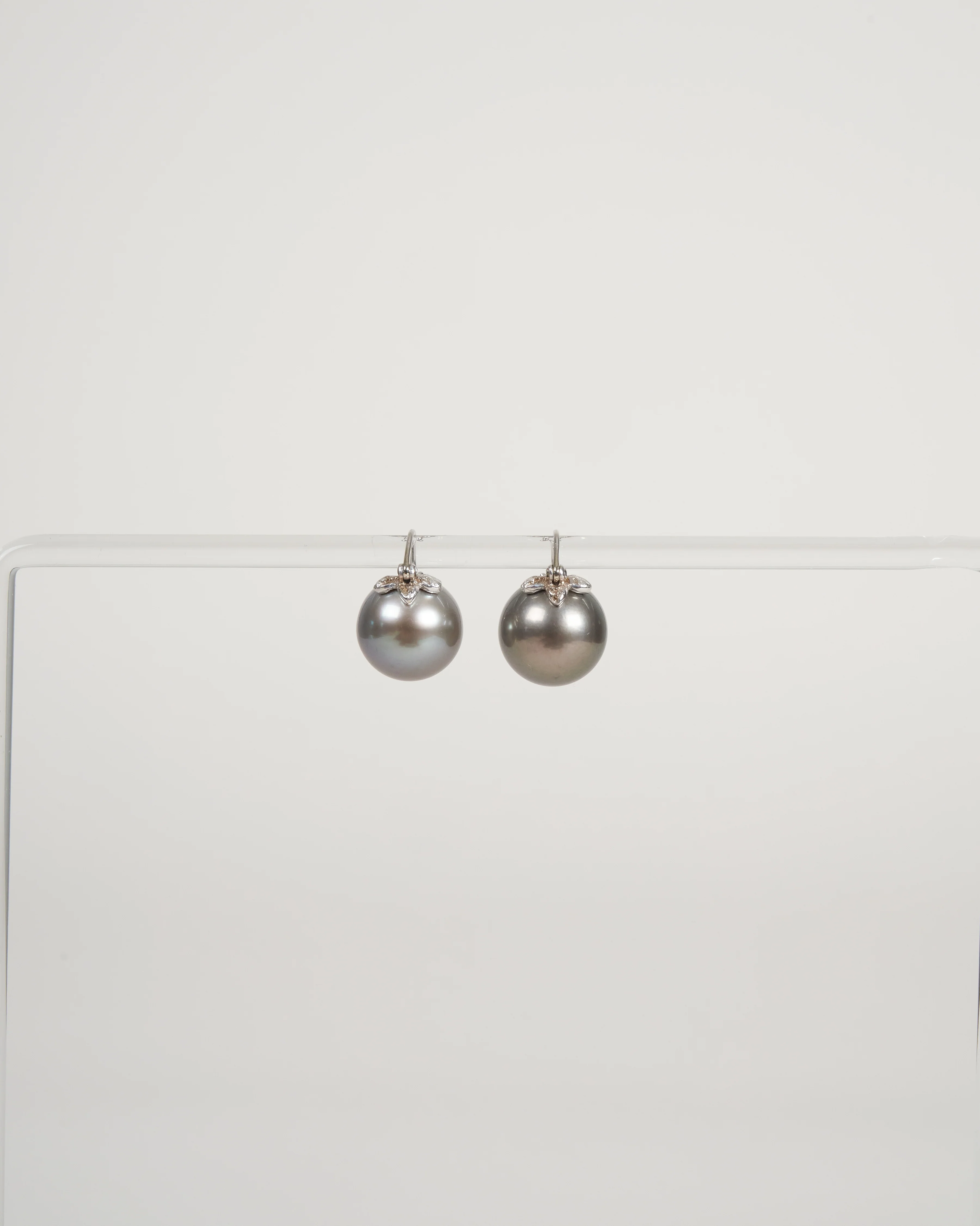 18k triple leaf hook earrings - tahitian pearl