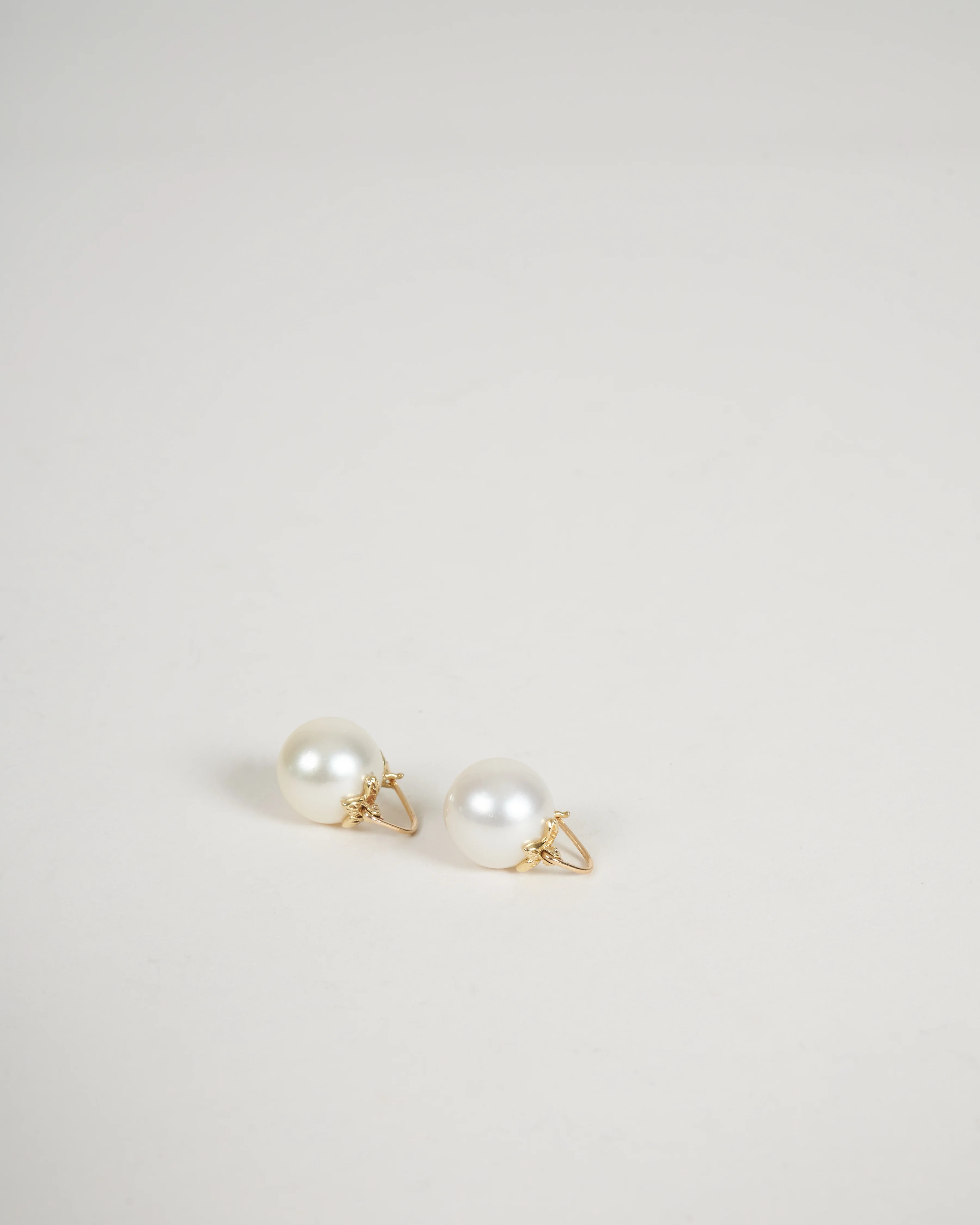 18k triple leaf hook earrings - pearl - Image 2
