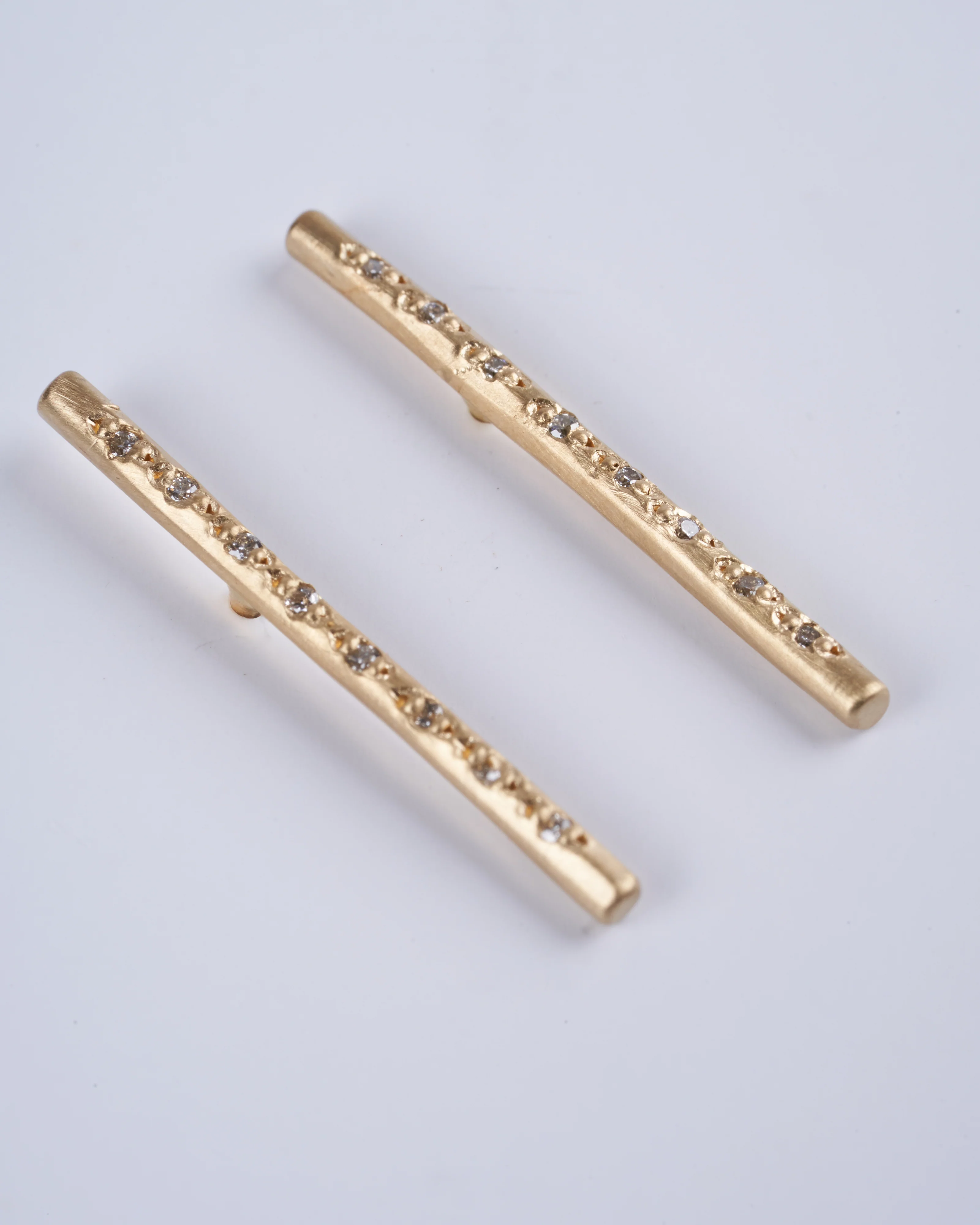 extra long pave sticks white diamonds - gold - Image 2