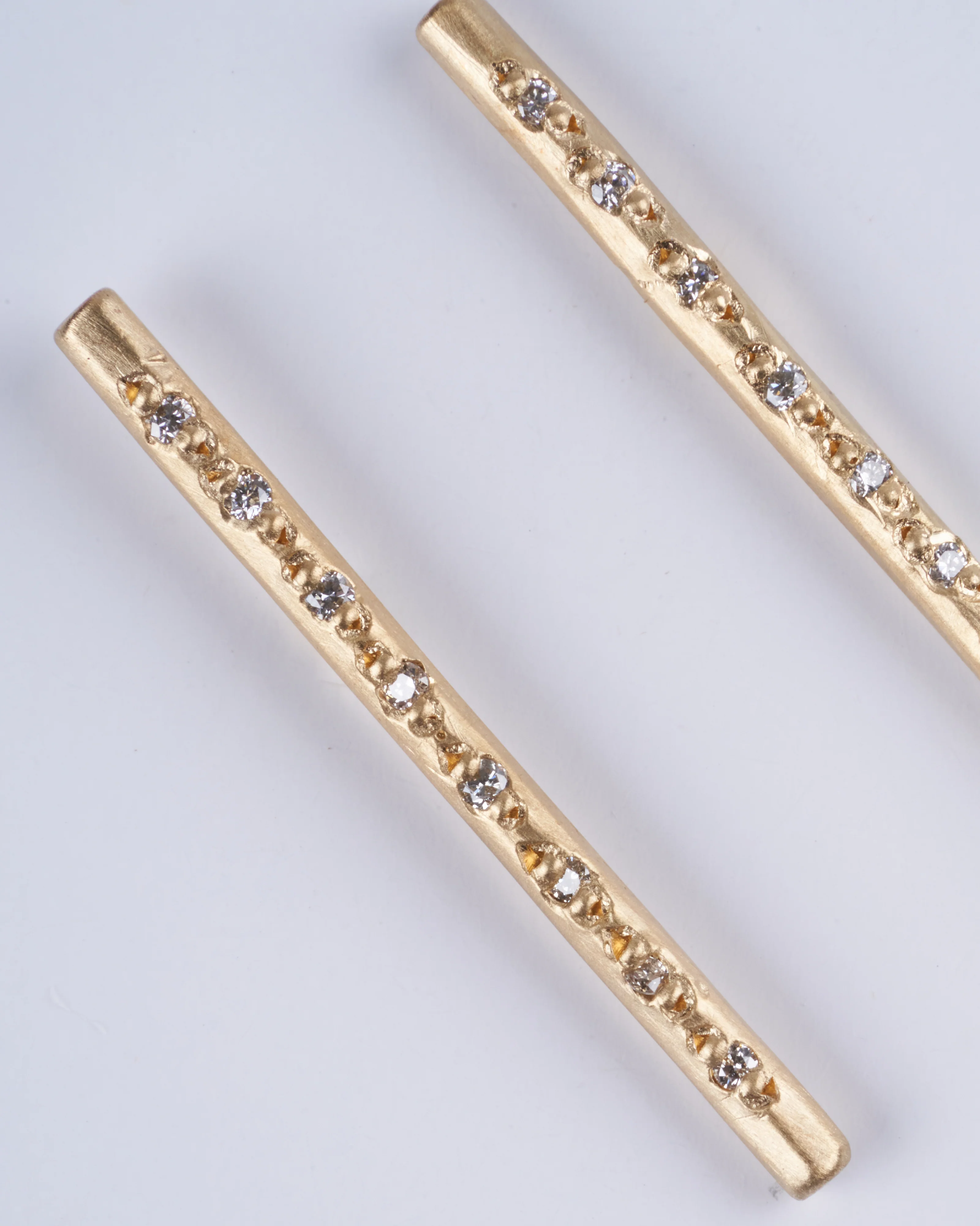 extra long pave sticks white diamonds - gold - Image 3
