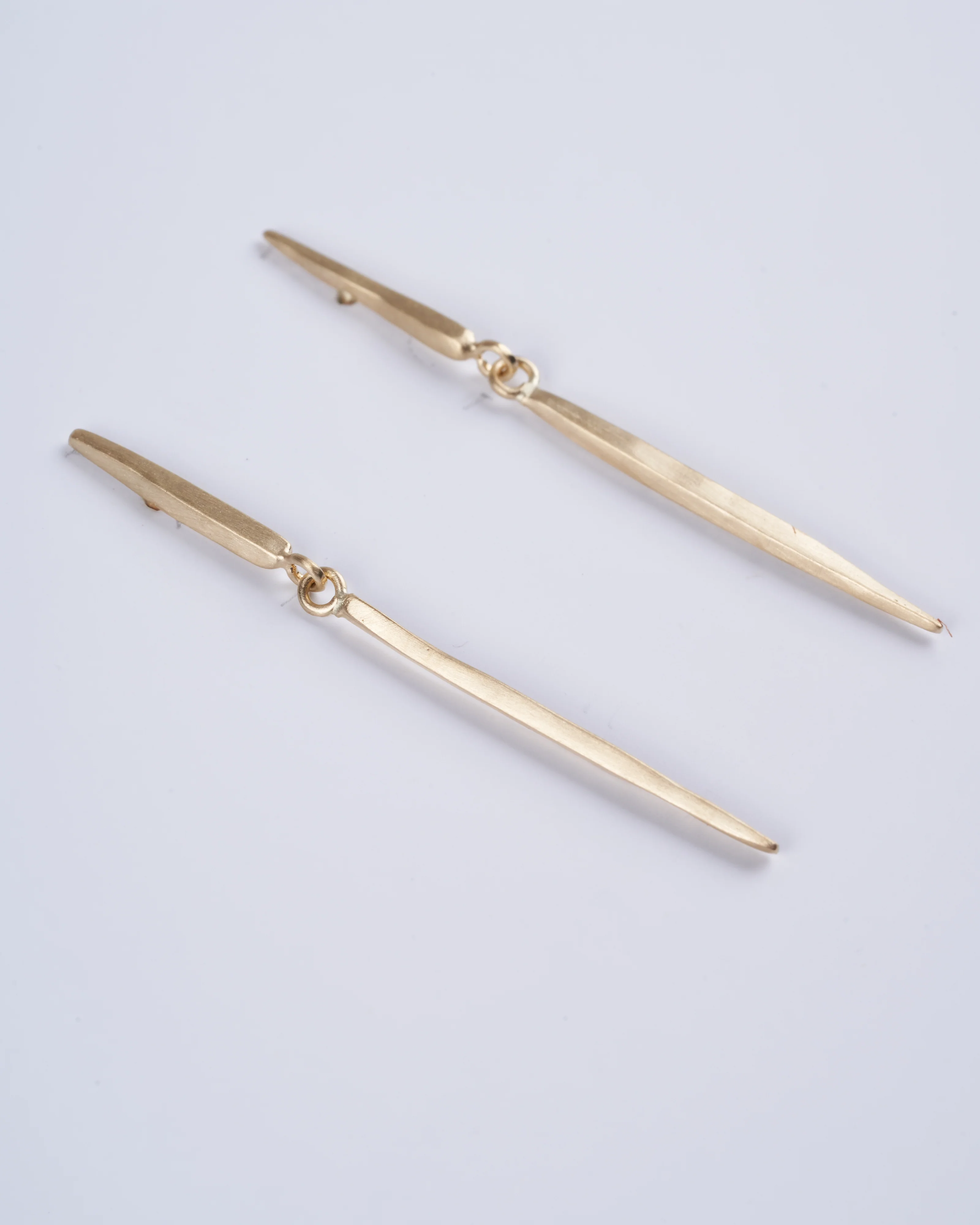 short icicle post earrings - gold - Image 2