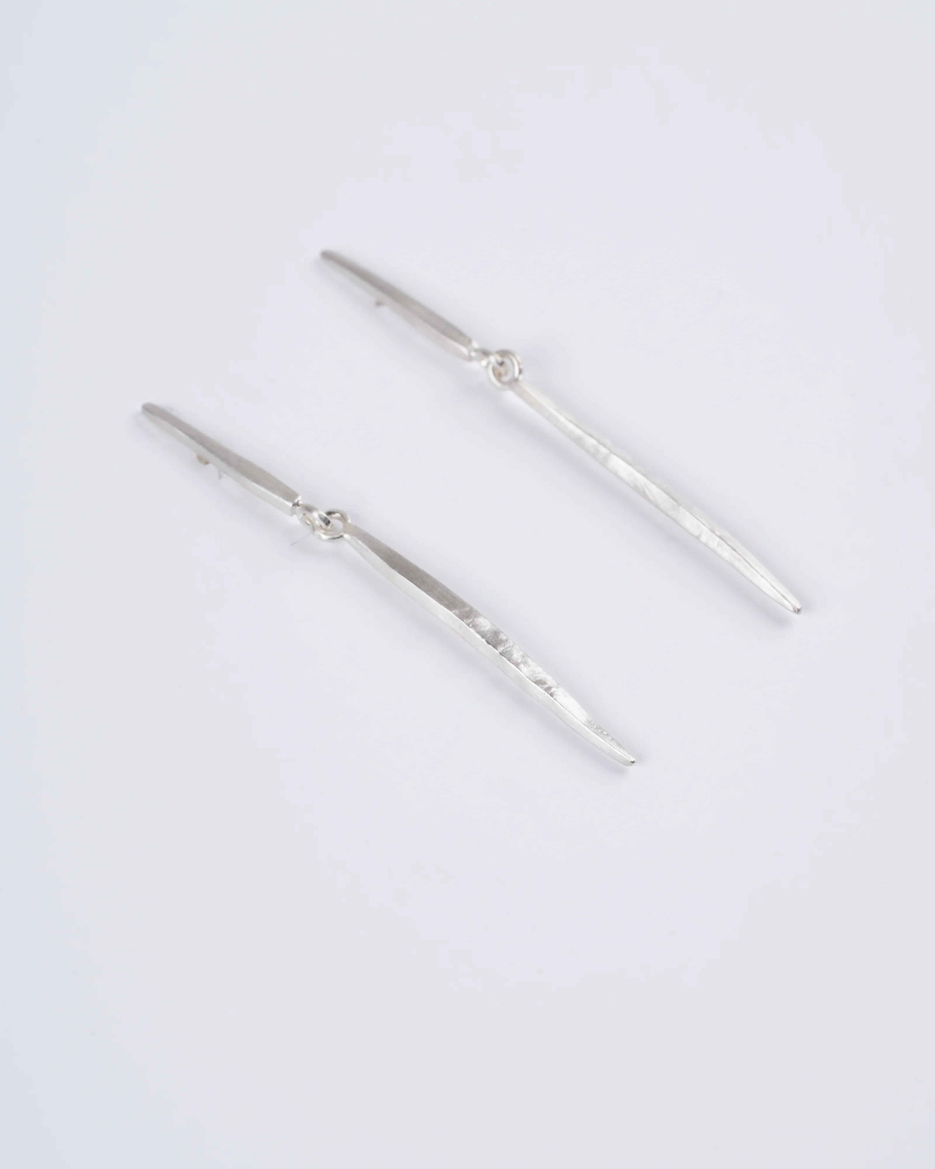 short icicle post earrings - silver - Image 2
