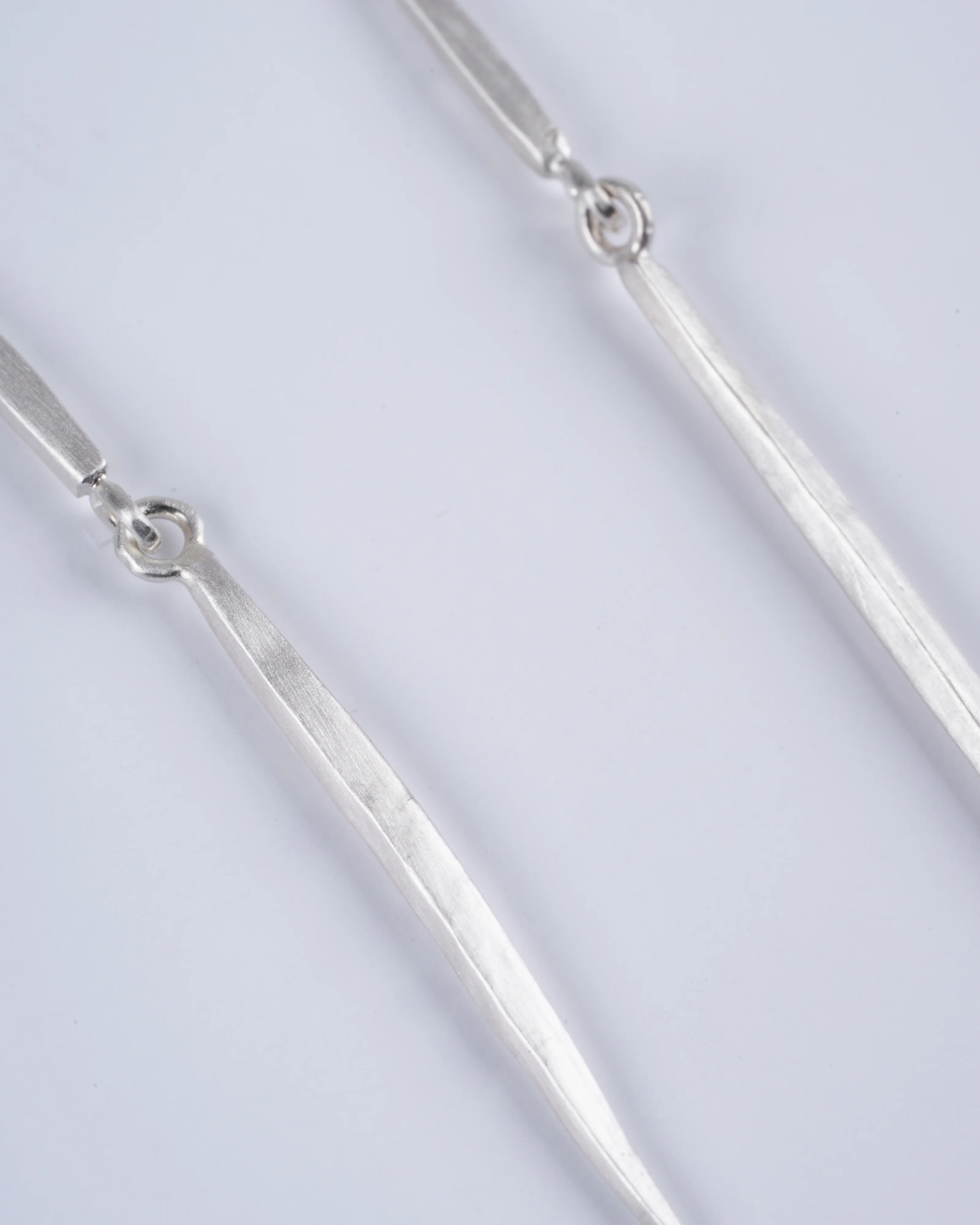 short icicle post earrings - silver - Image 3
