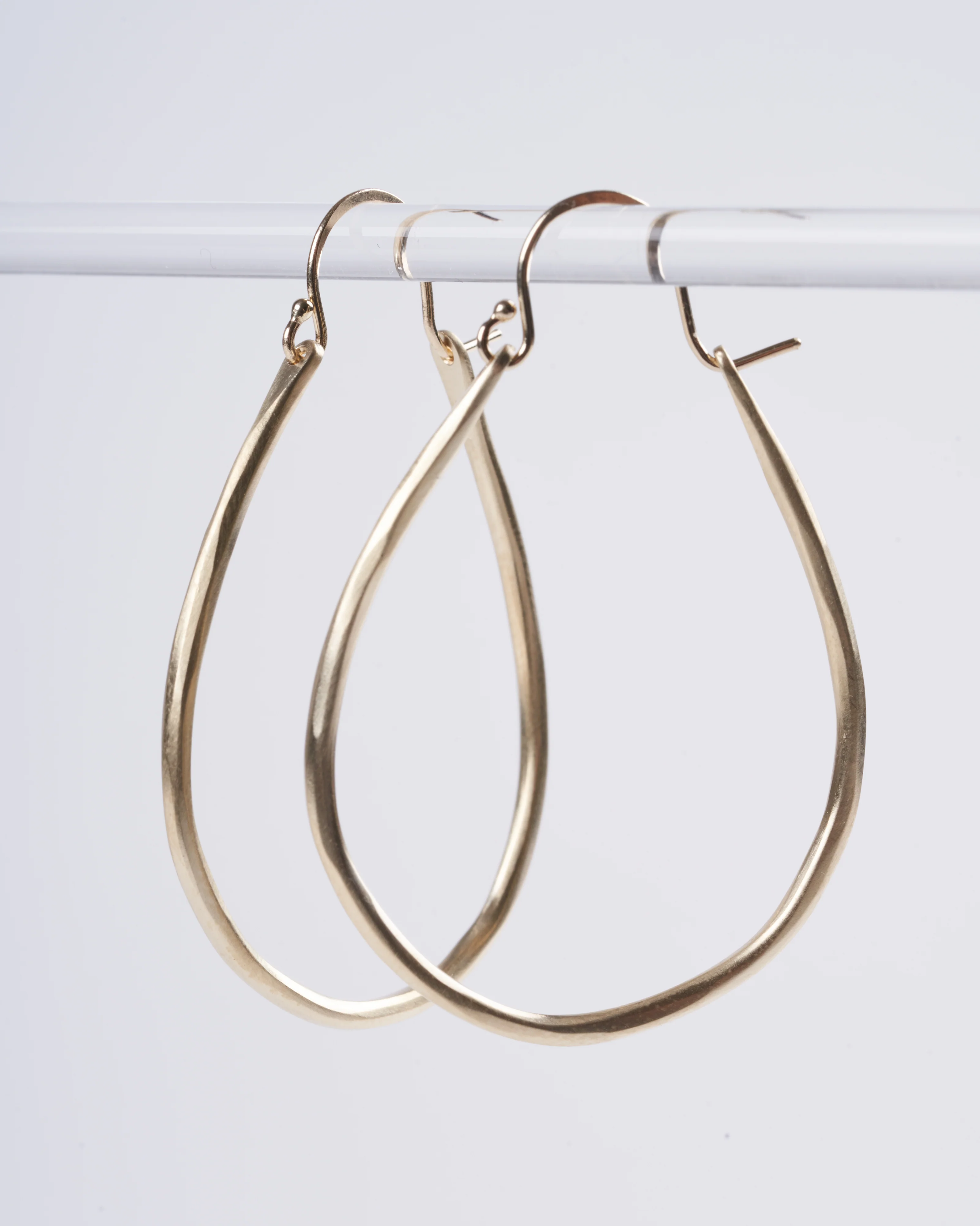 small anjou hoops - gold - Image 2