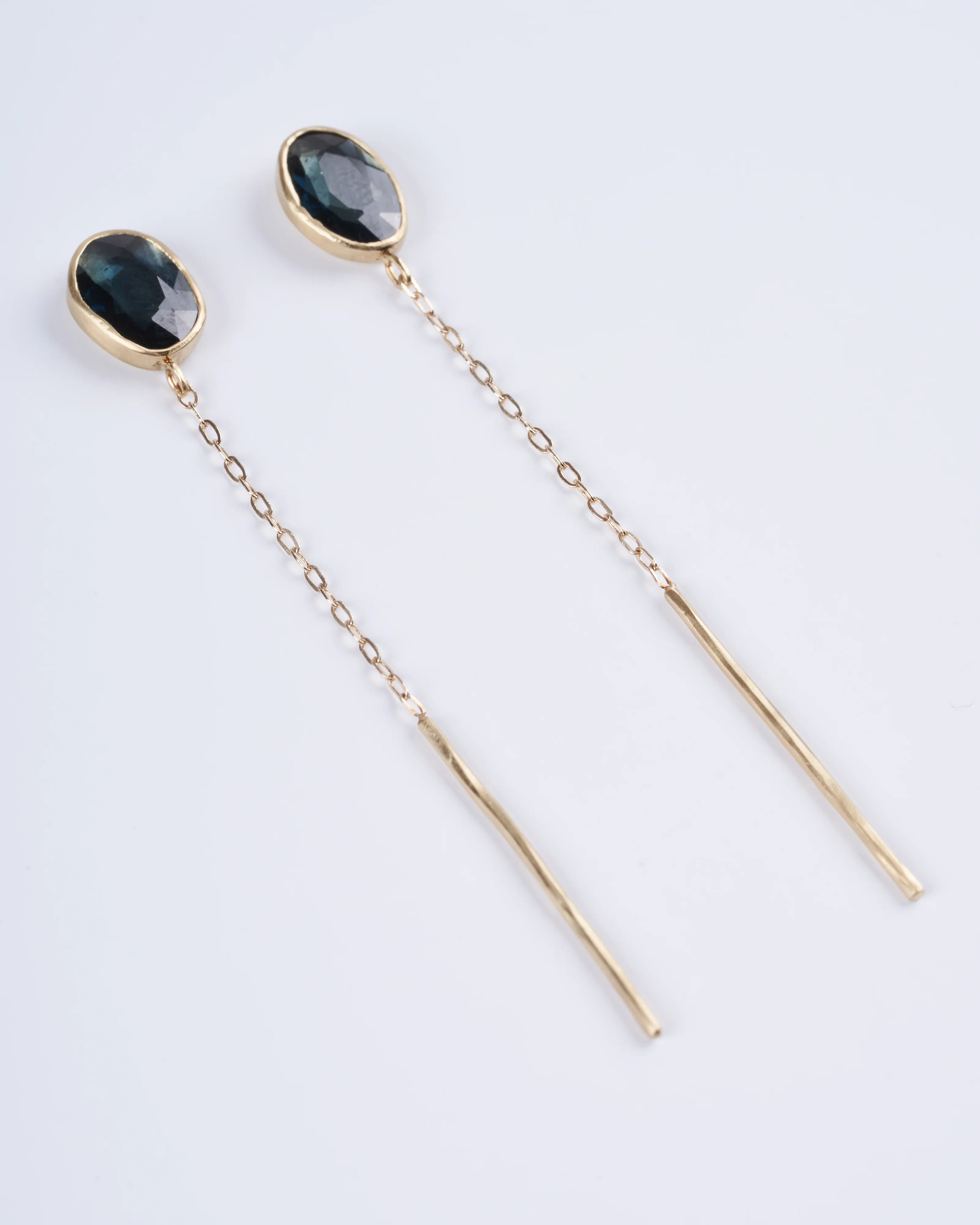 spinel post earring with chain - gold - Image 2