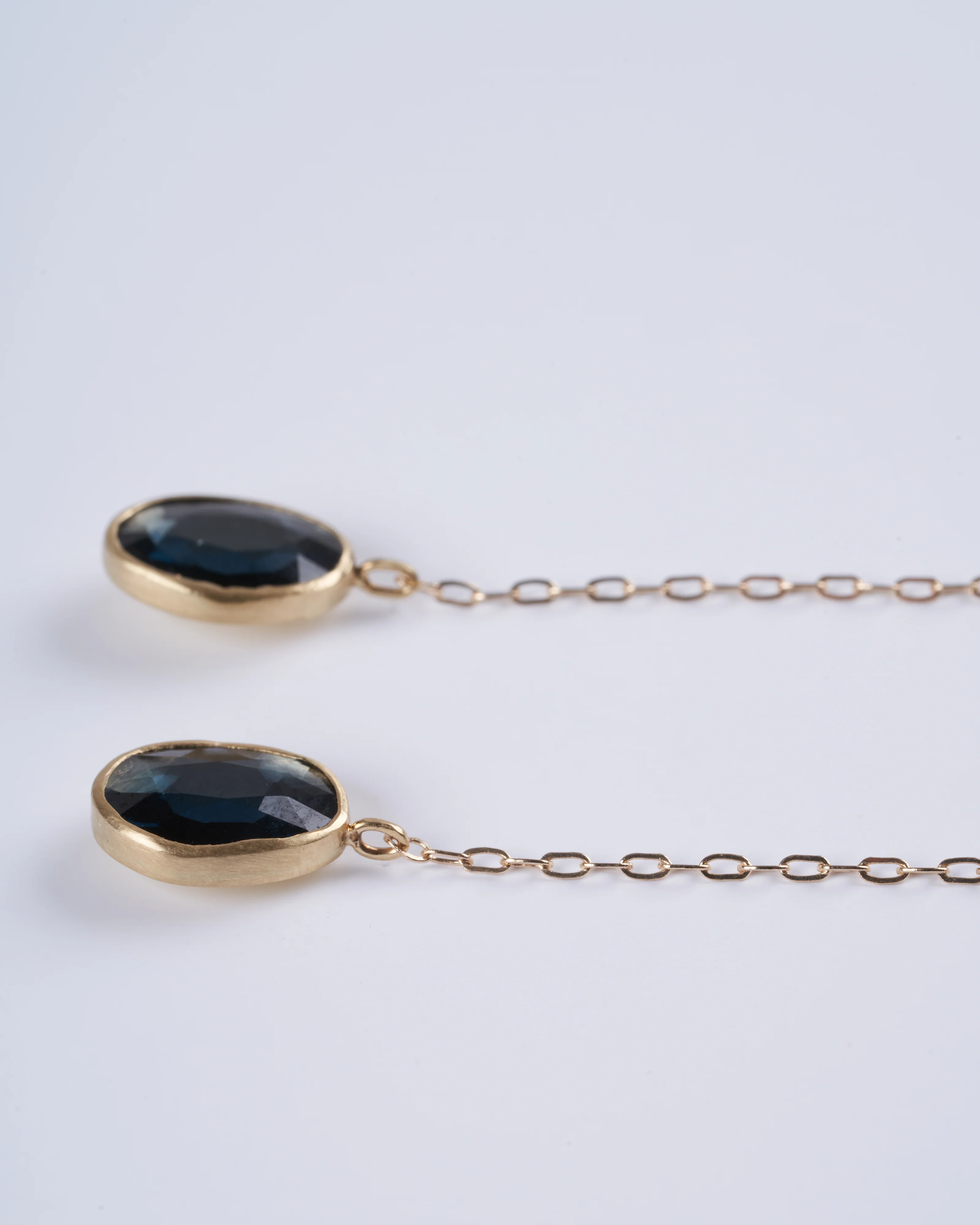 spinel post earring with chain - gold - Image 3