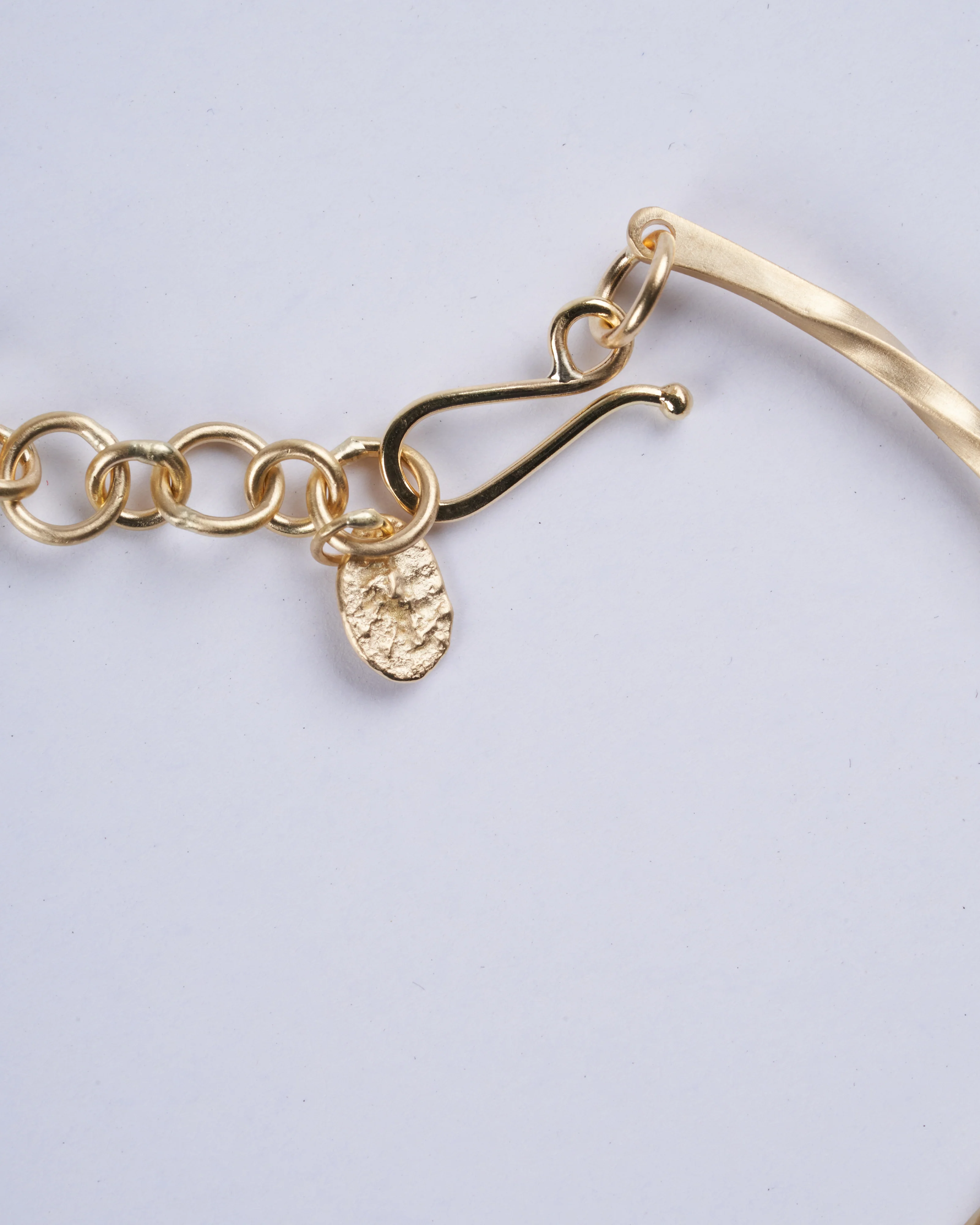 thin bias cuff 18k yg - gold - Image 2