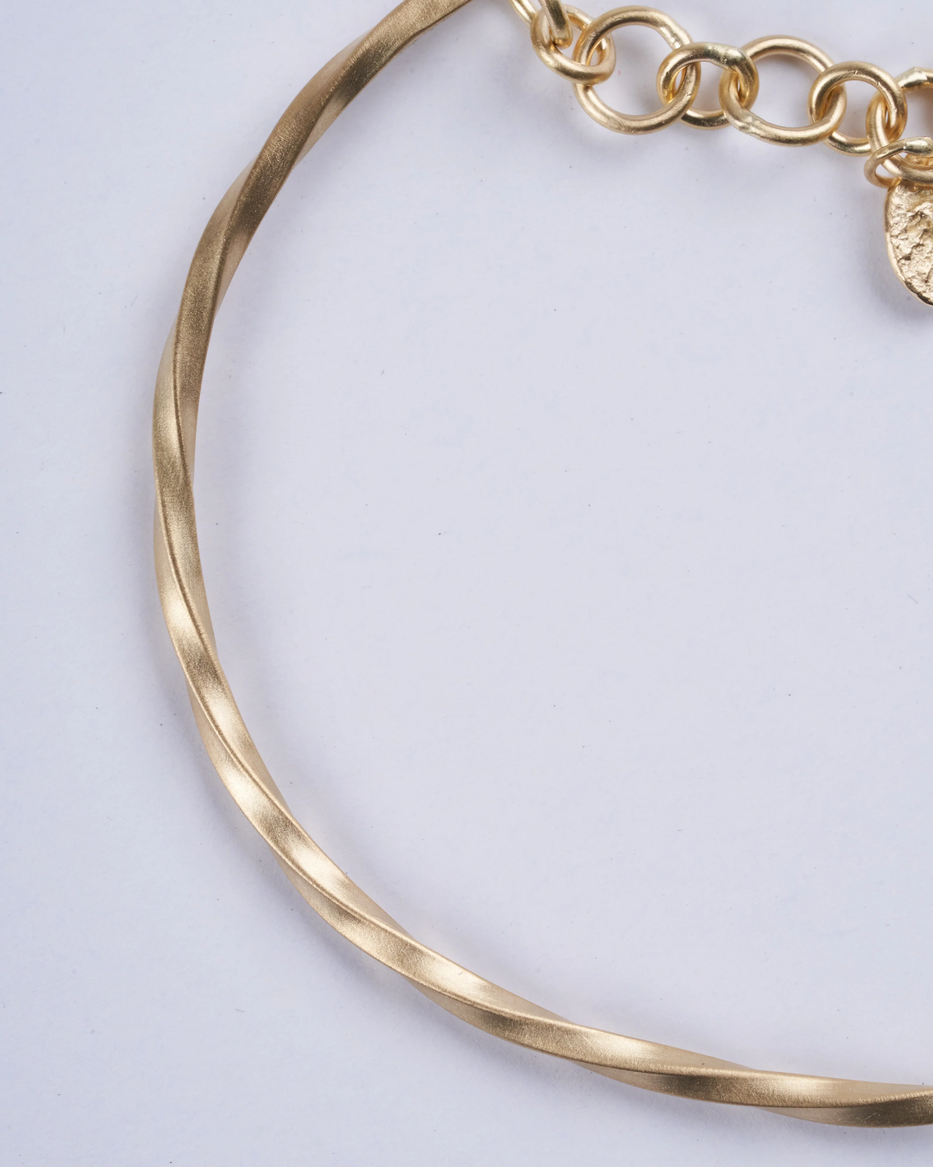 thin bias cuff 18k yg - gold - Image 3