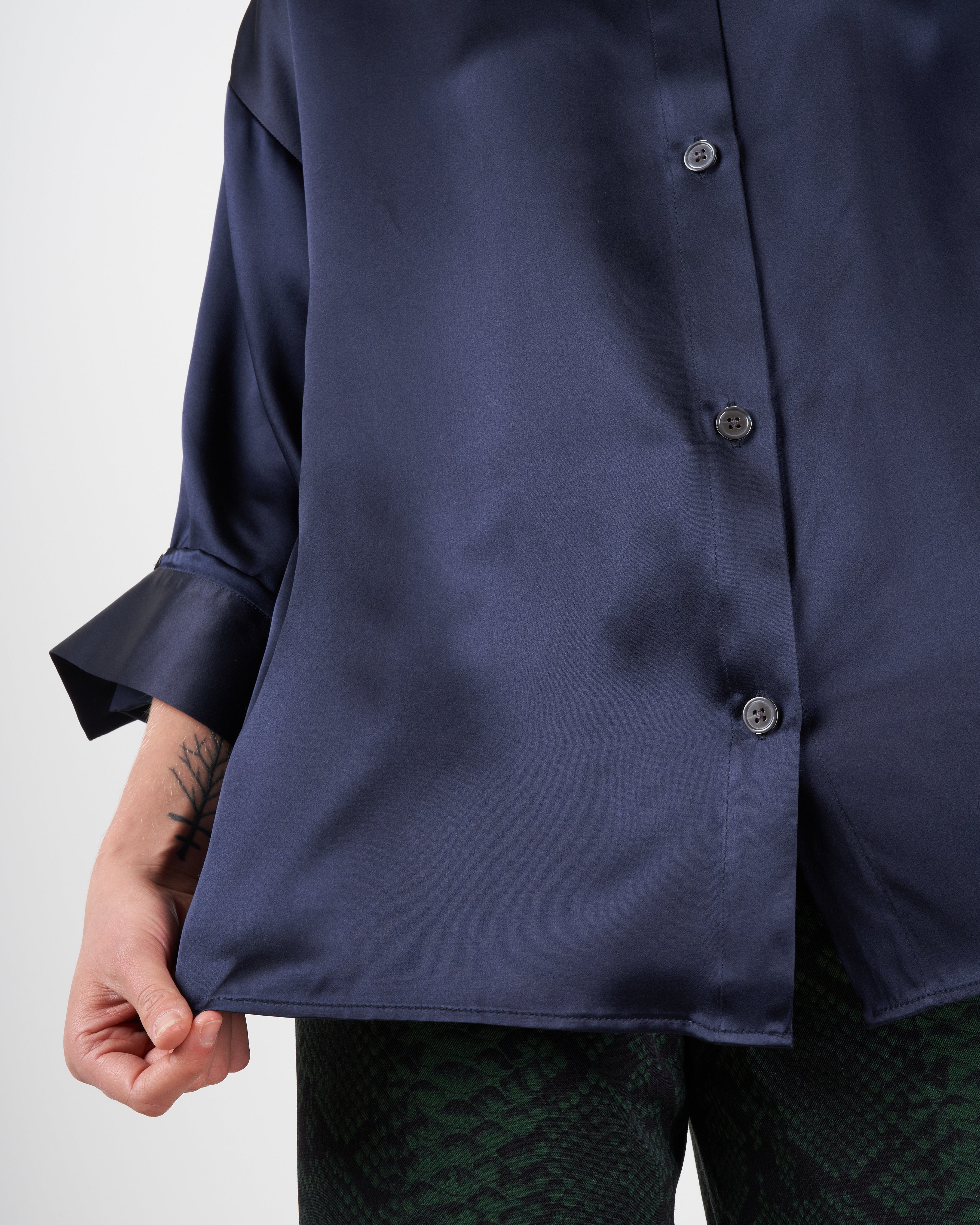 satin sheets shirt - navy - Image 6