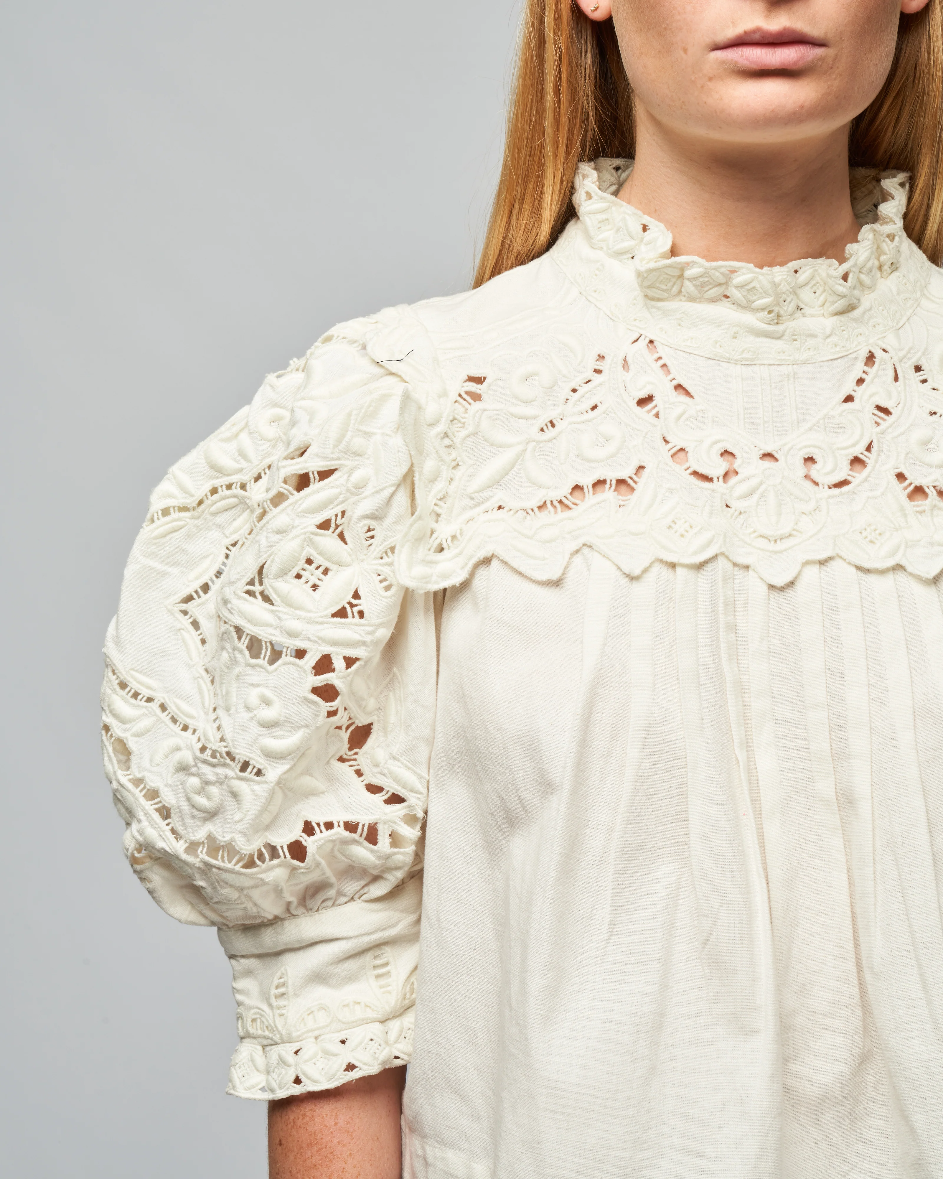 anita eyelet puff slv top - cream - Image 4