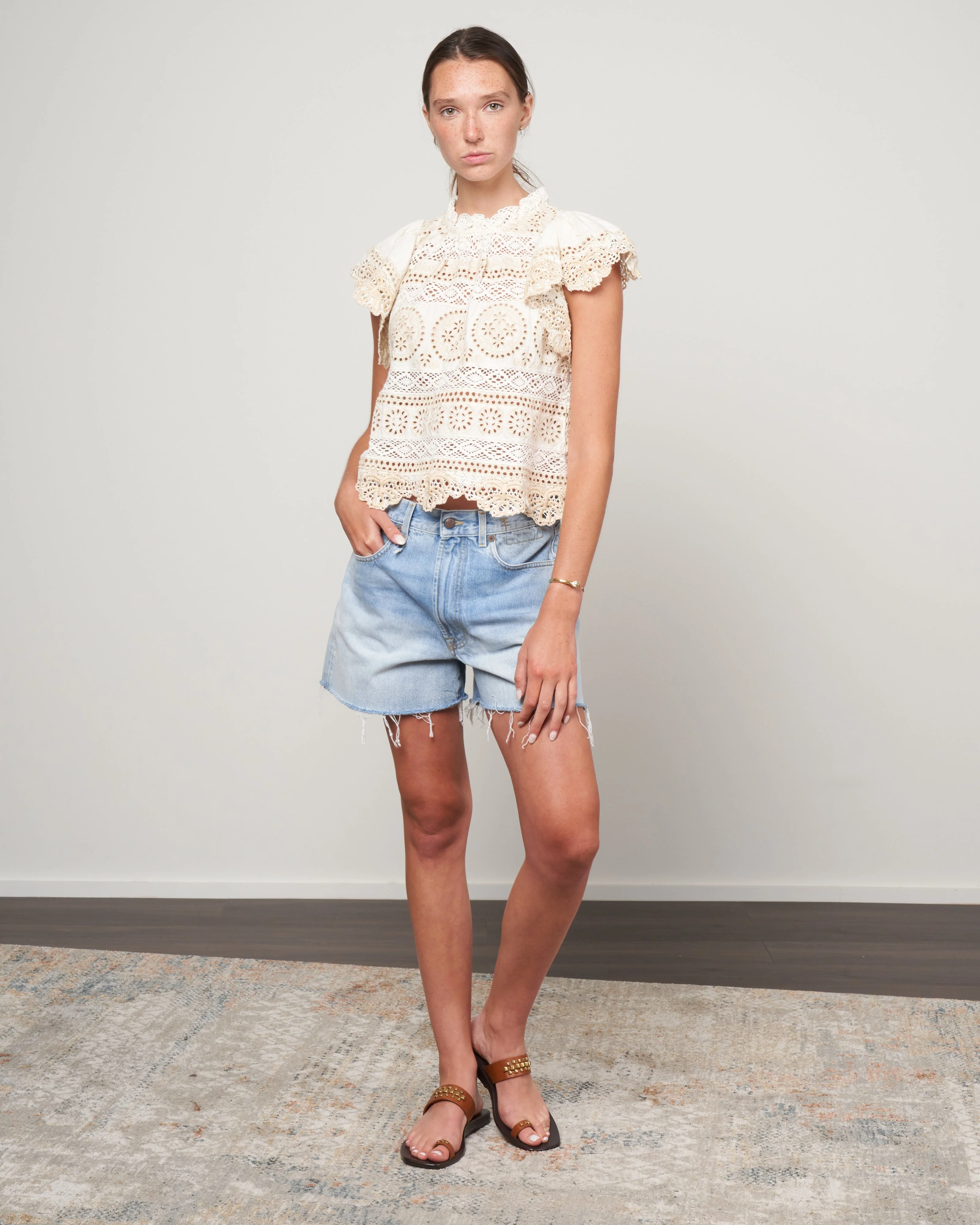 evie eyelet flutter slv top - cream