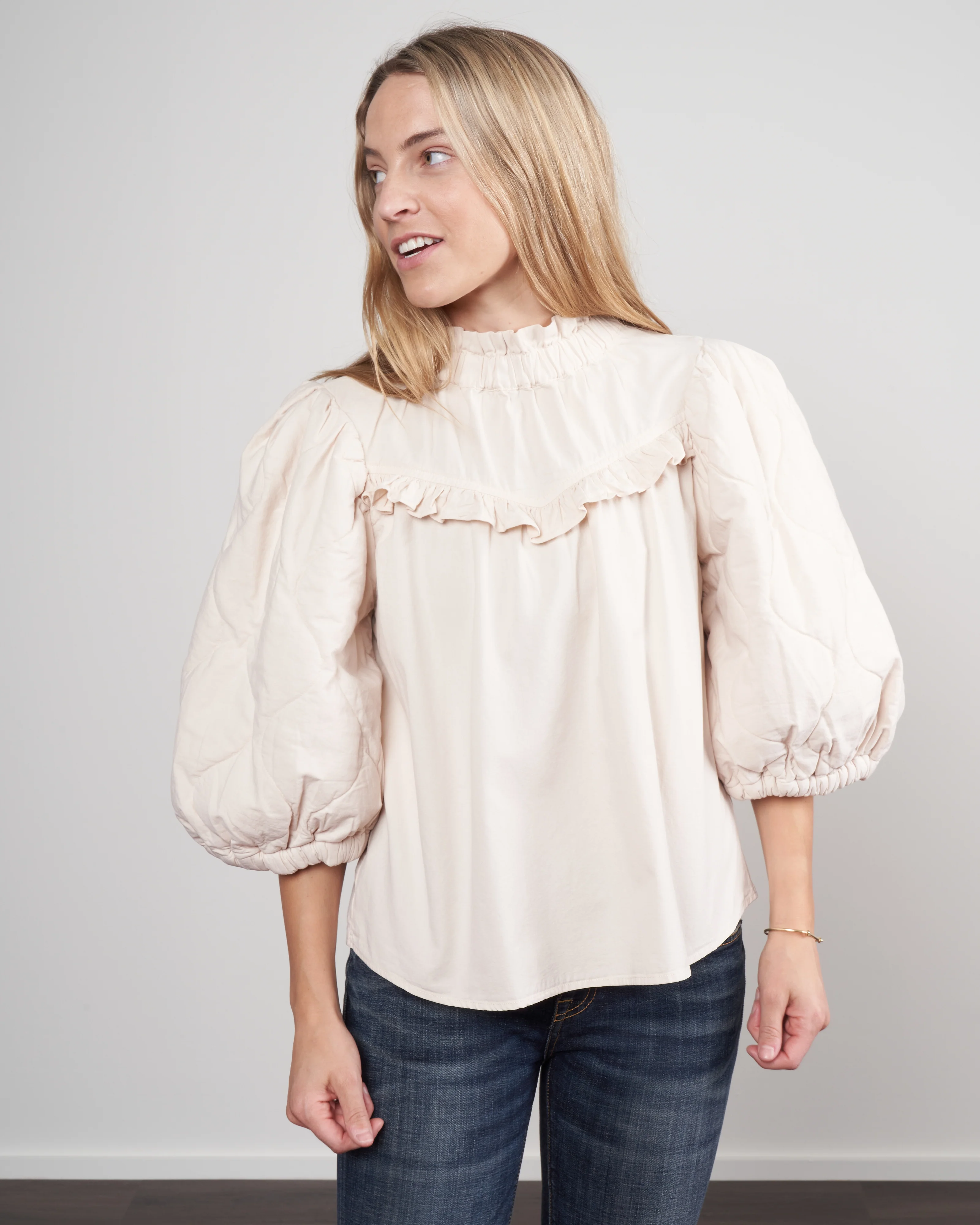 layla quilted puff slv top - barley - Image 3