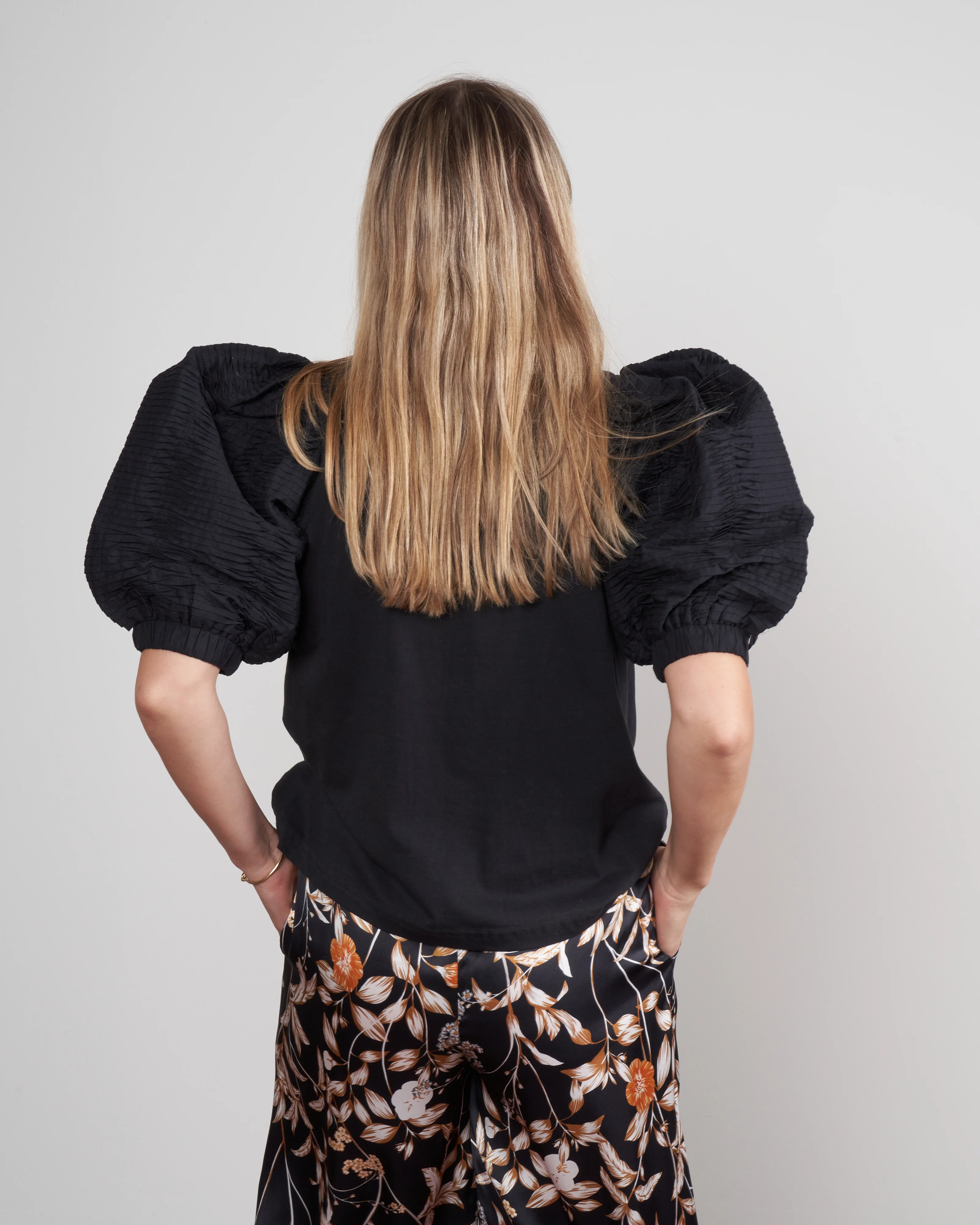rene cotton puff sleeve t shirt - black - Image 3