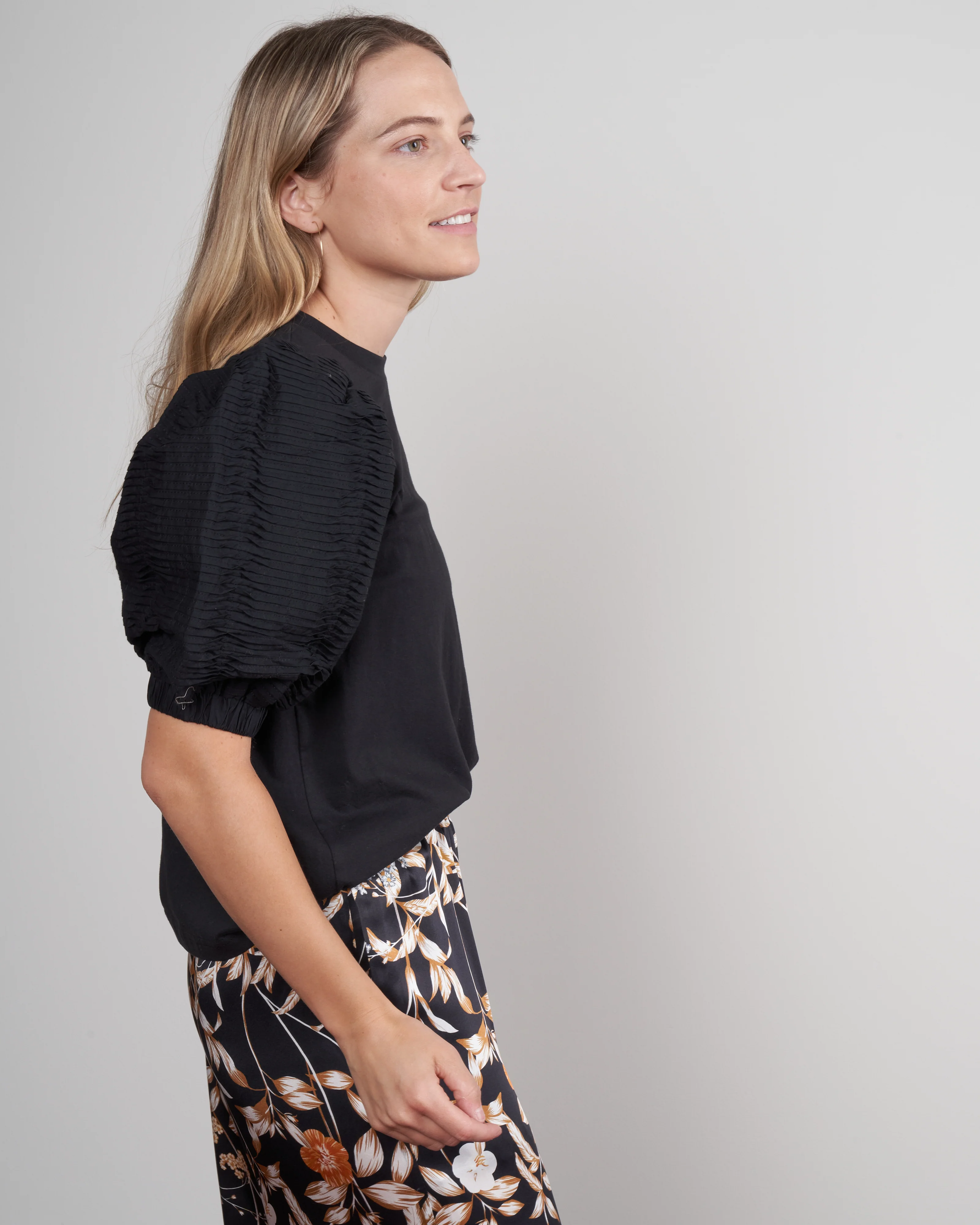 rene cotton puff sleeve t shirt - black - Image 4