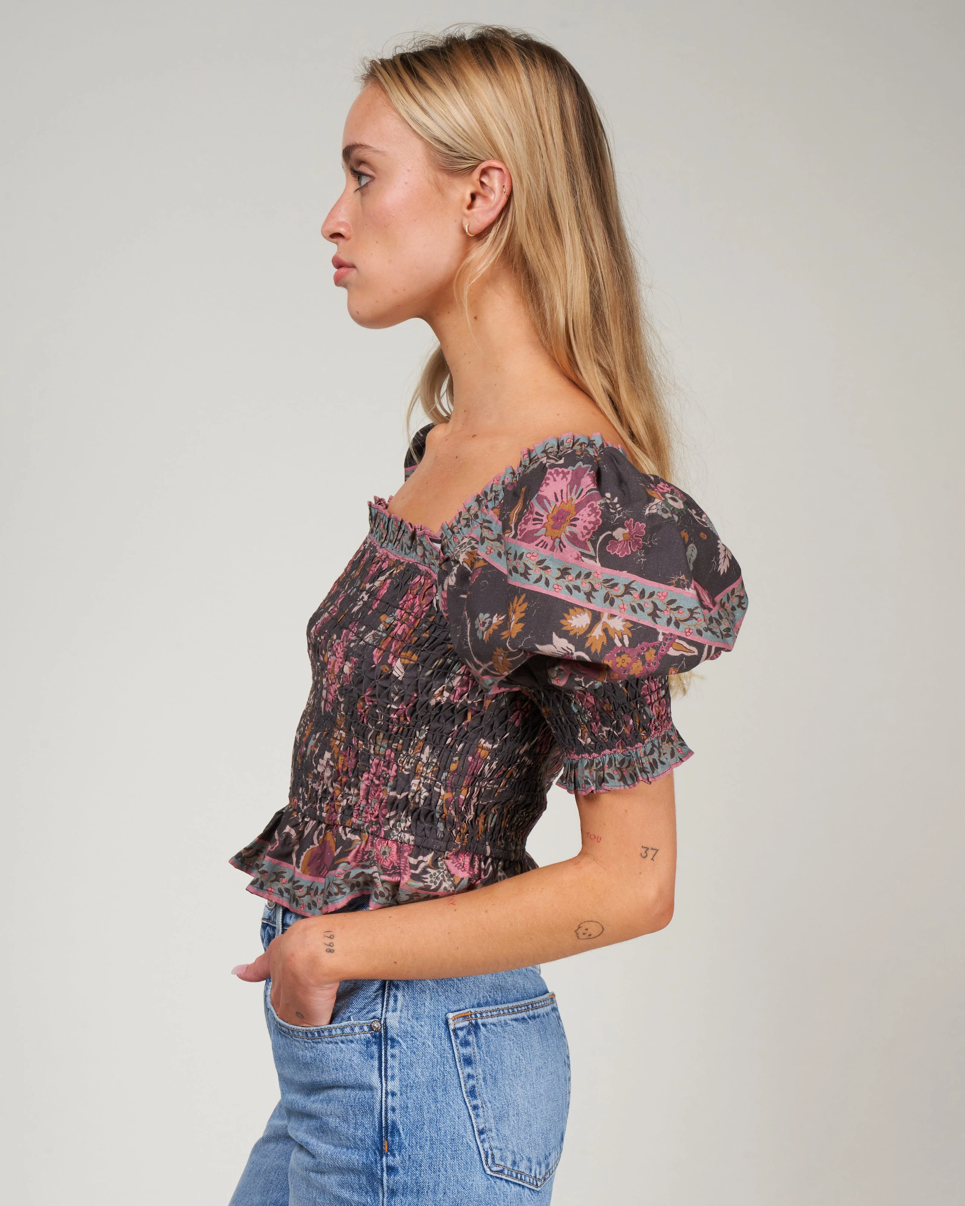 tess print puff slv smocked top - black - Image 3
