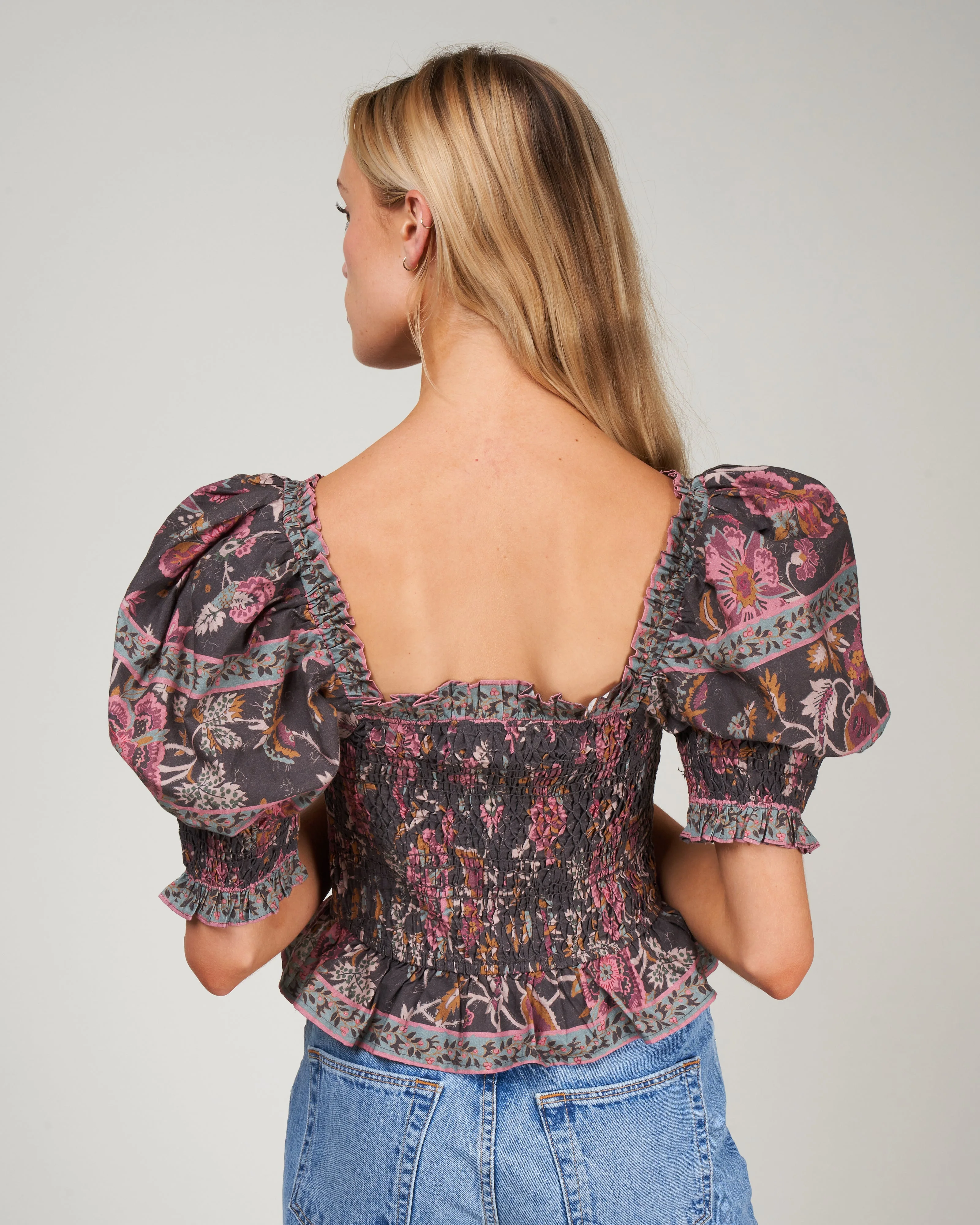 tess print puff slv smocked top - black - Image 4