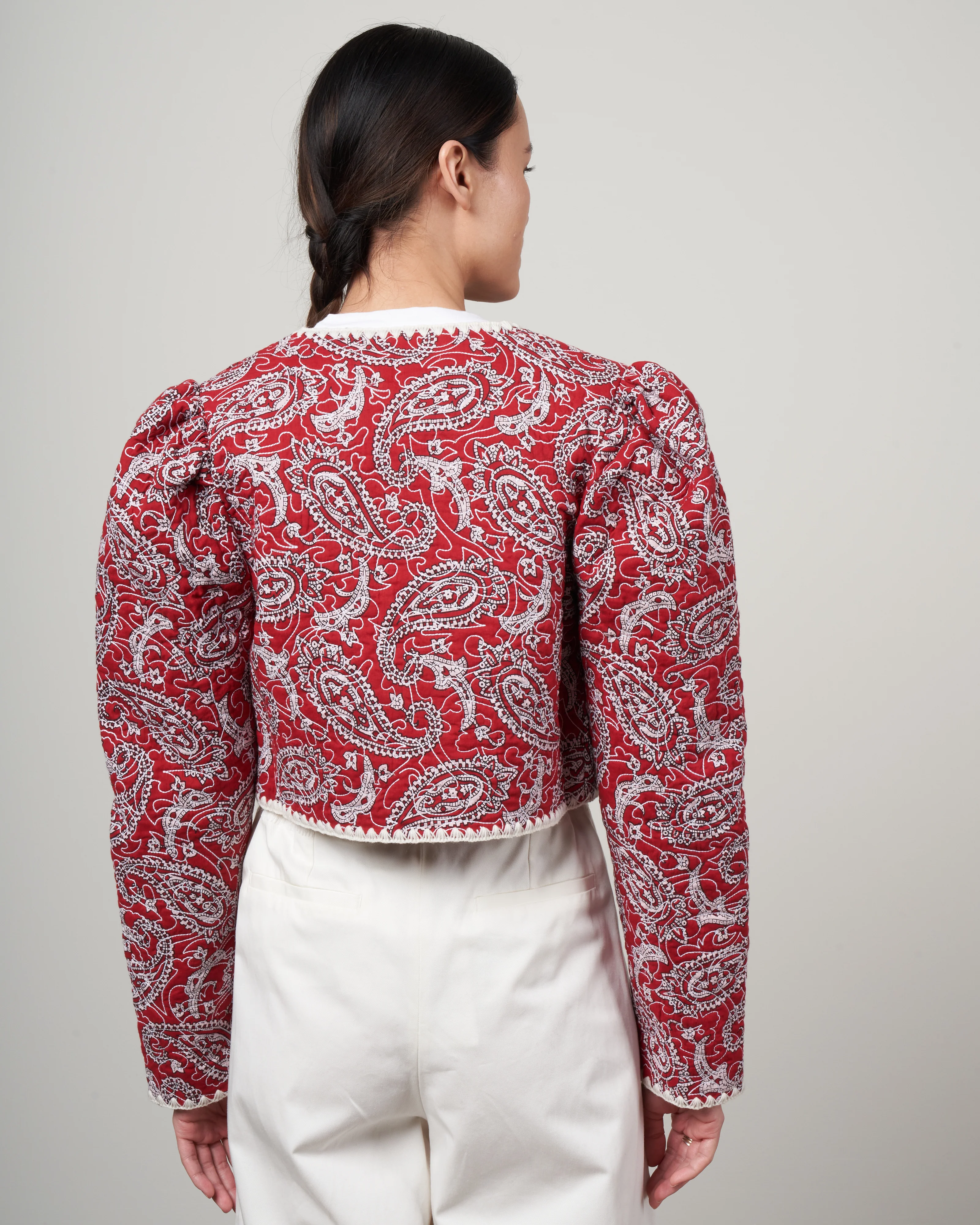 theodora paisley quilted cropped jacket - red - Image 4