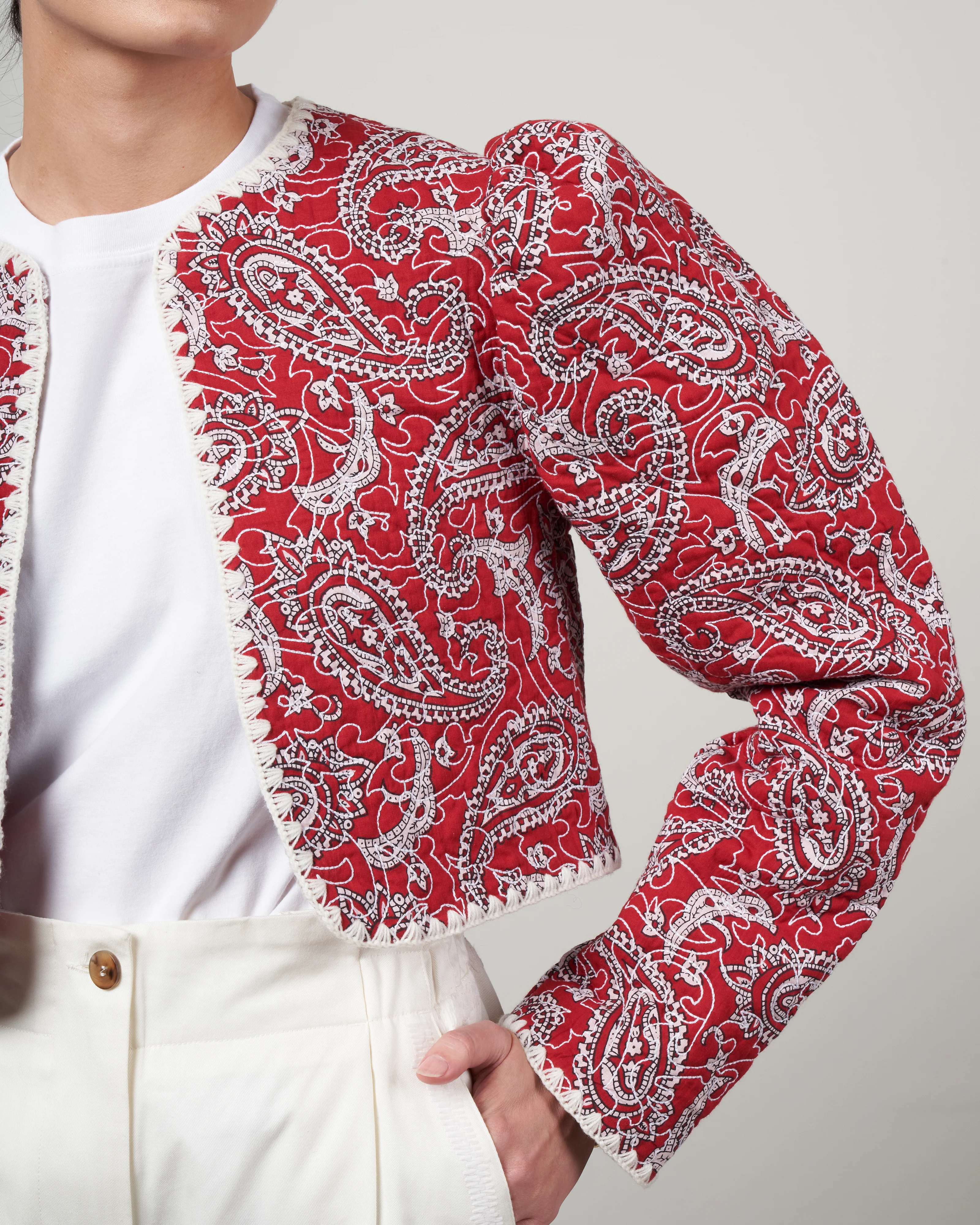 theodora paisley quilted cropped jacket - red - Image 5