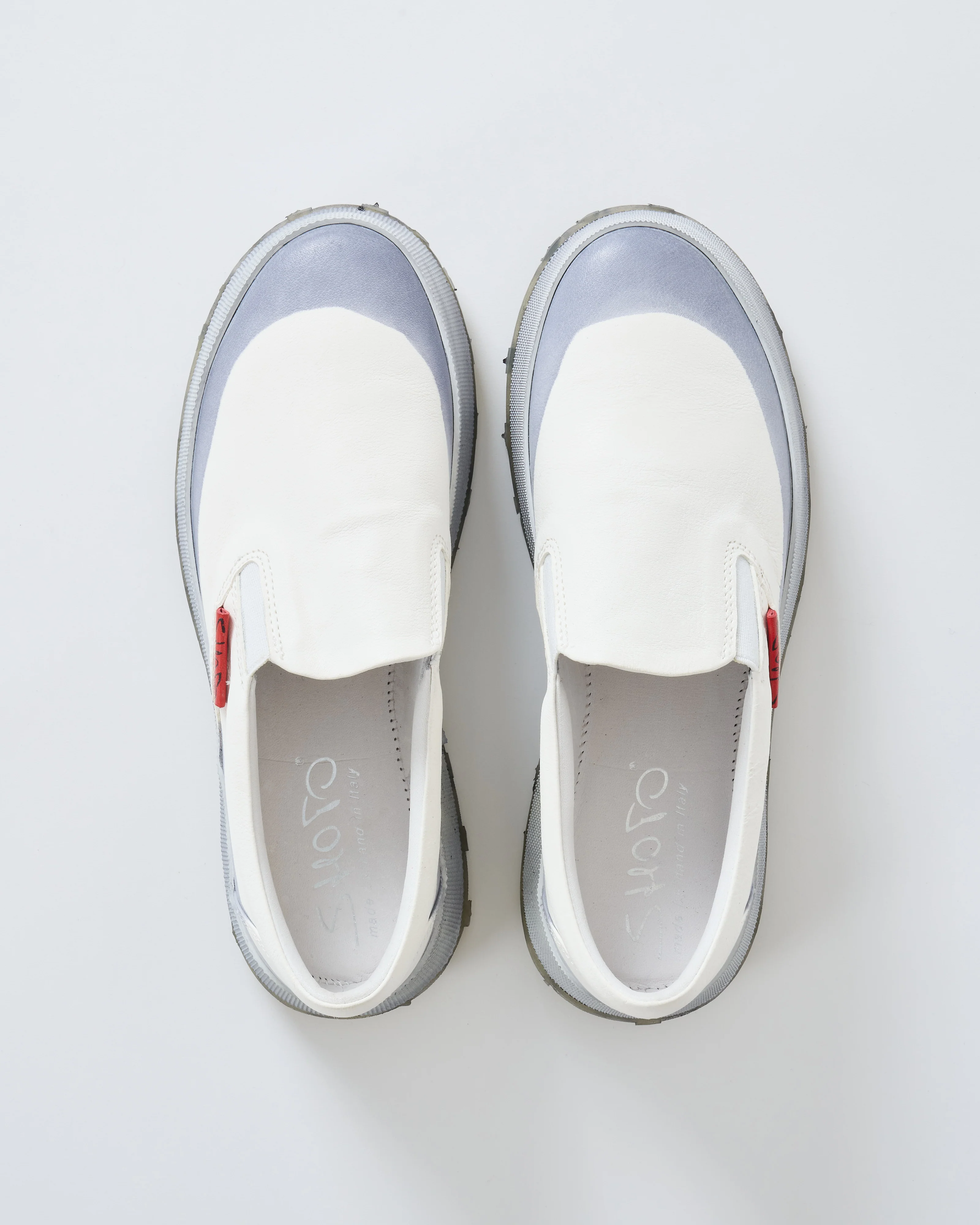 pull-on sneaker - Image 3