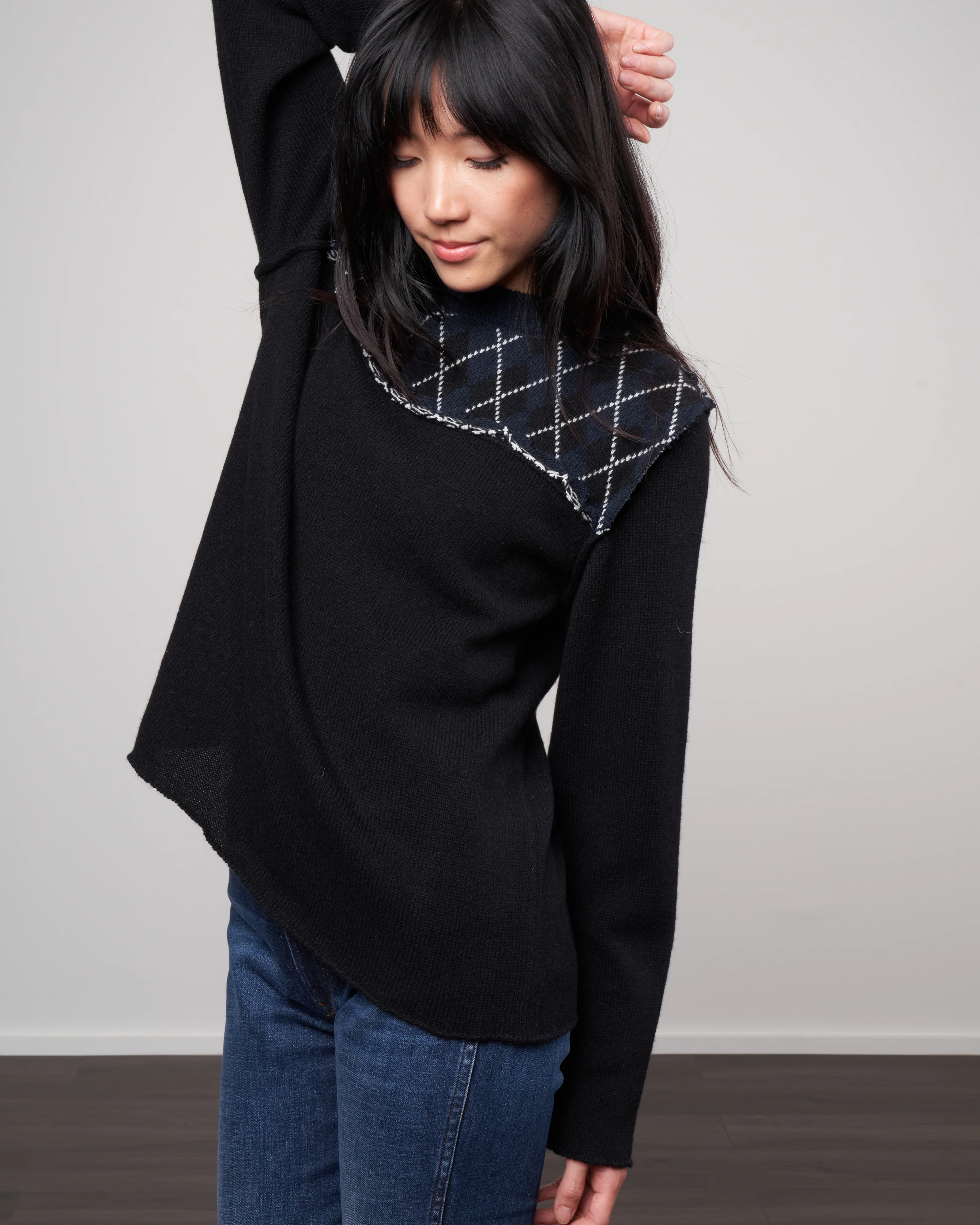 argun sweater -black argyle - Image 3