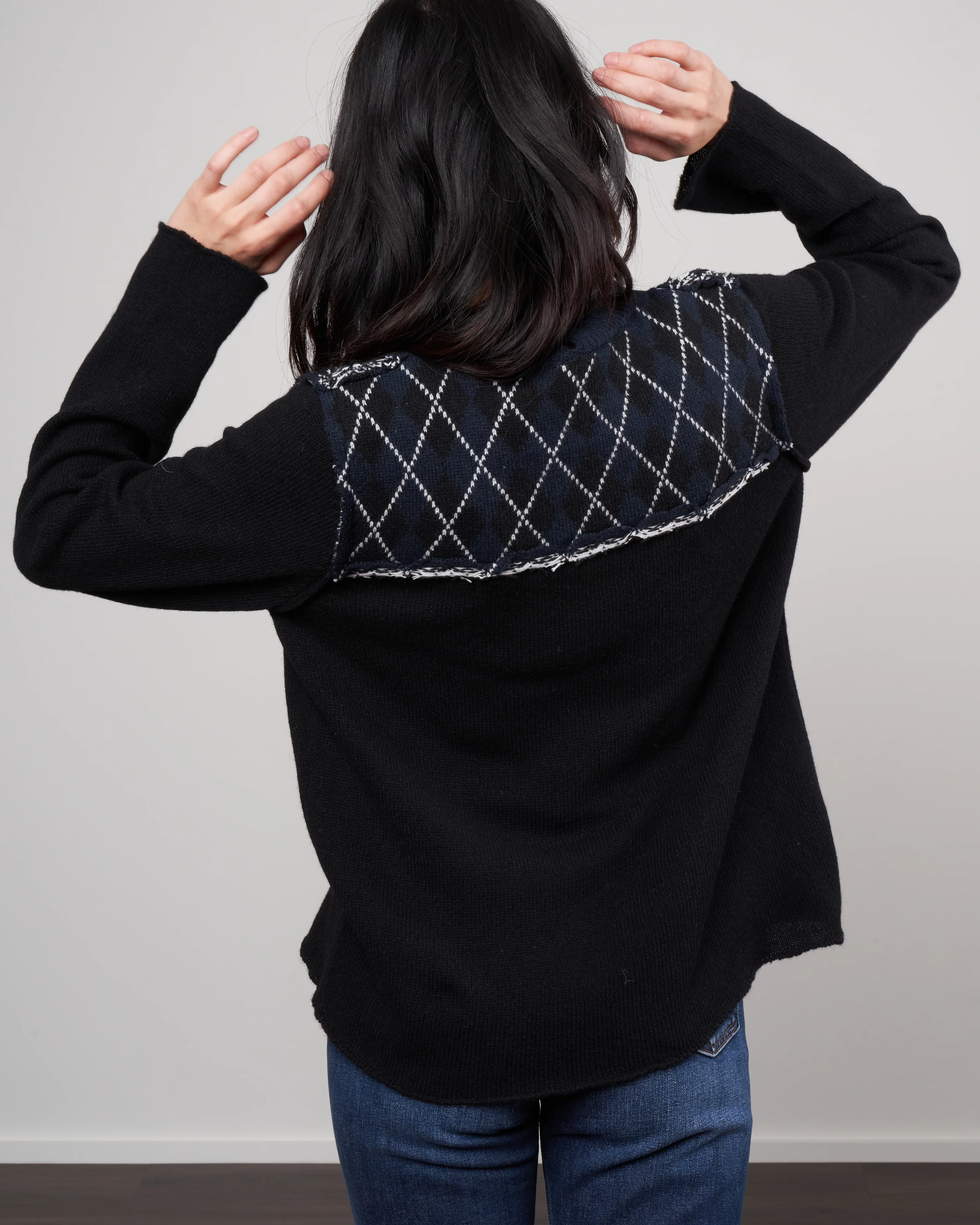 argun sweater -black argyle - Image 4