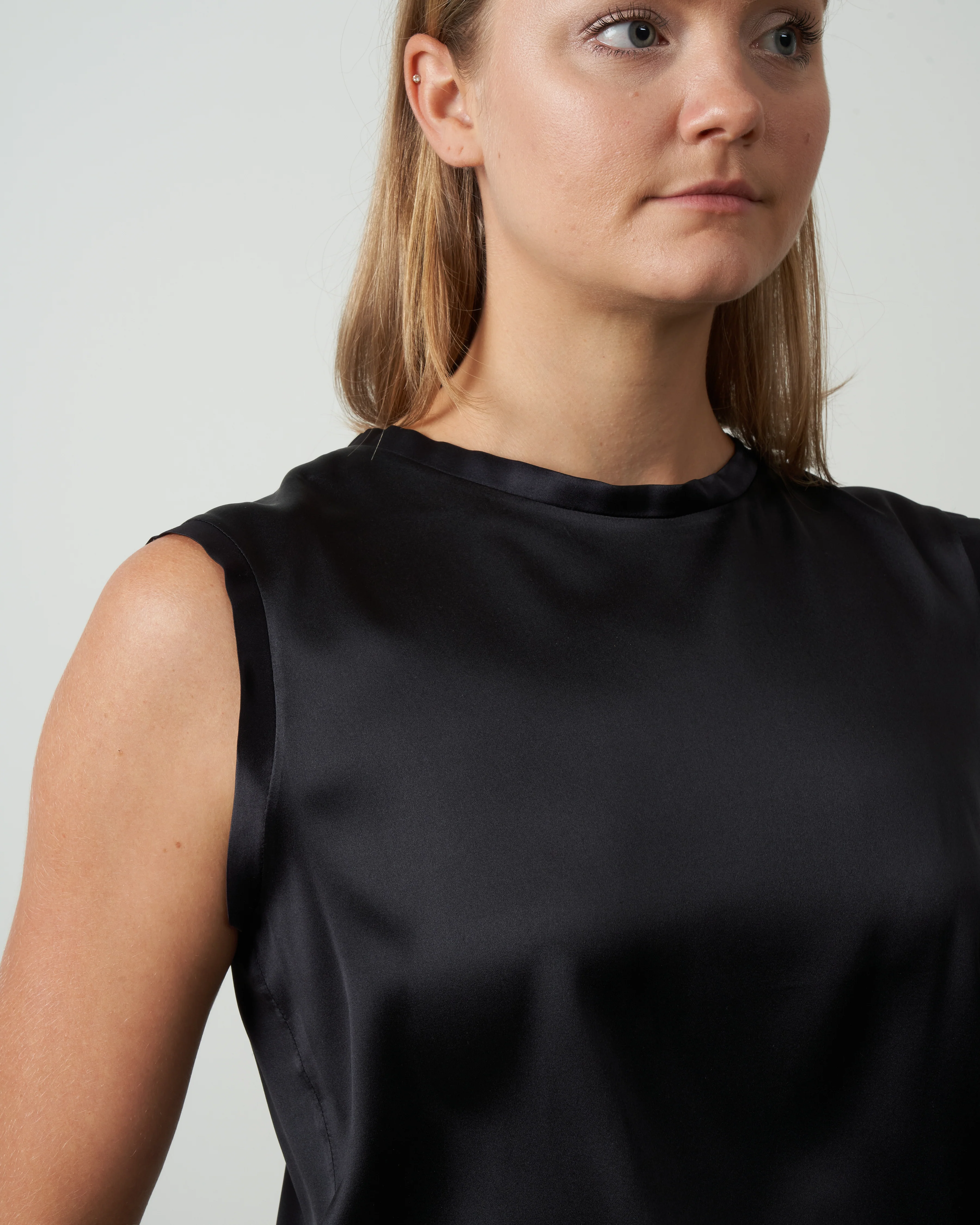 esin t - black - Image 3