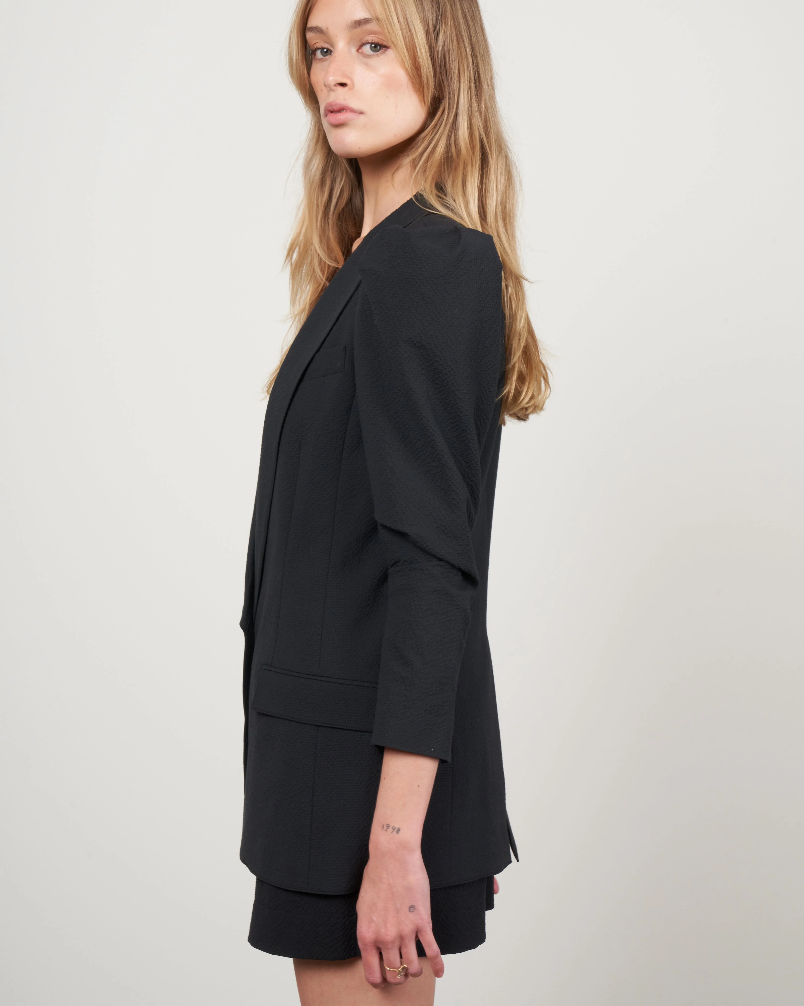 scrunch sleeve long line blazer - black seersucker - Image 3