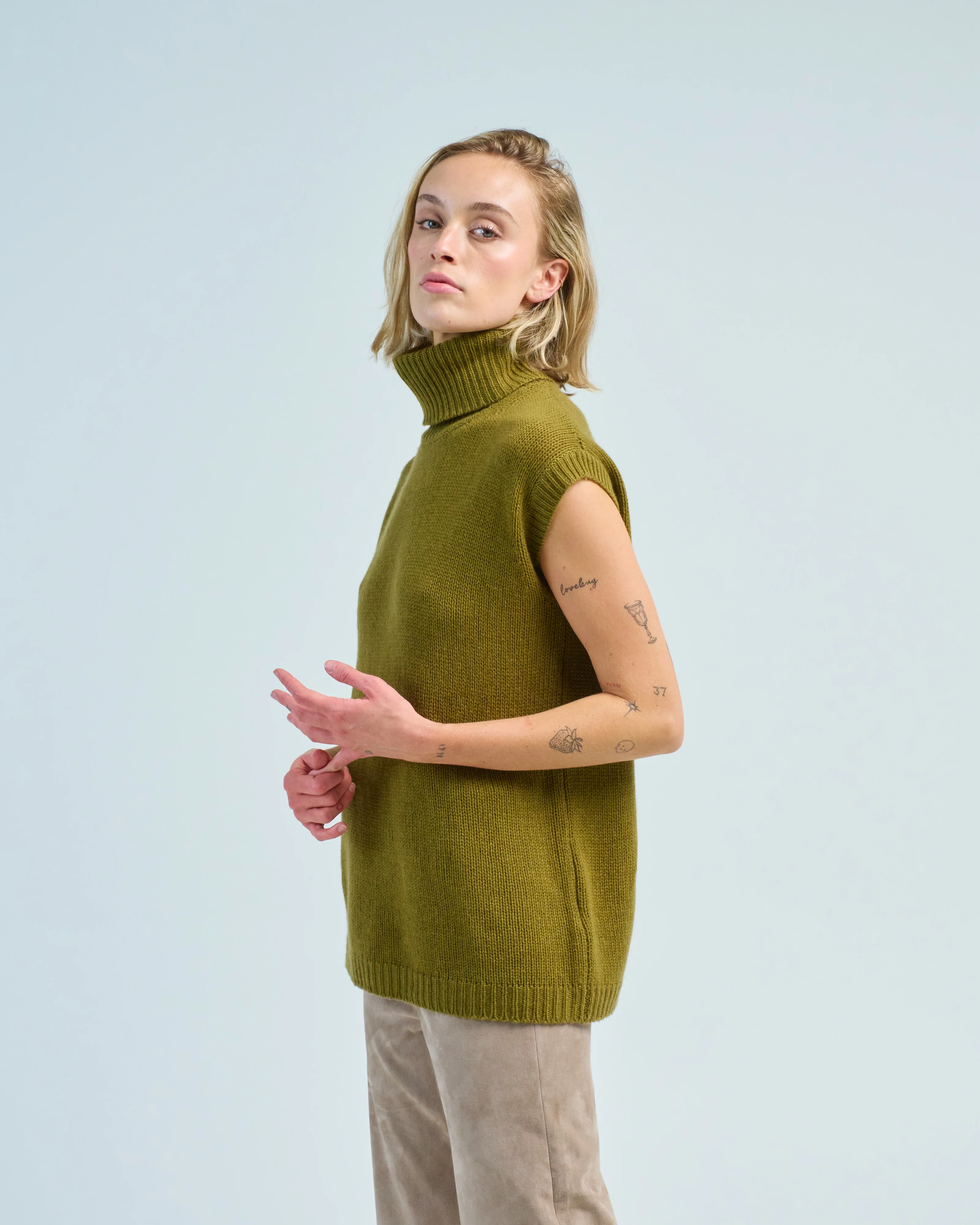high neck sleeveless sweater - Image 3
