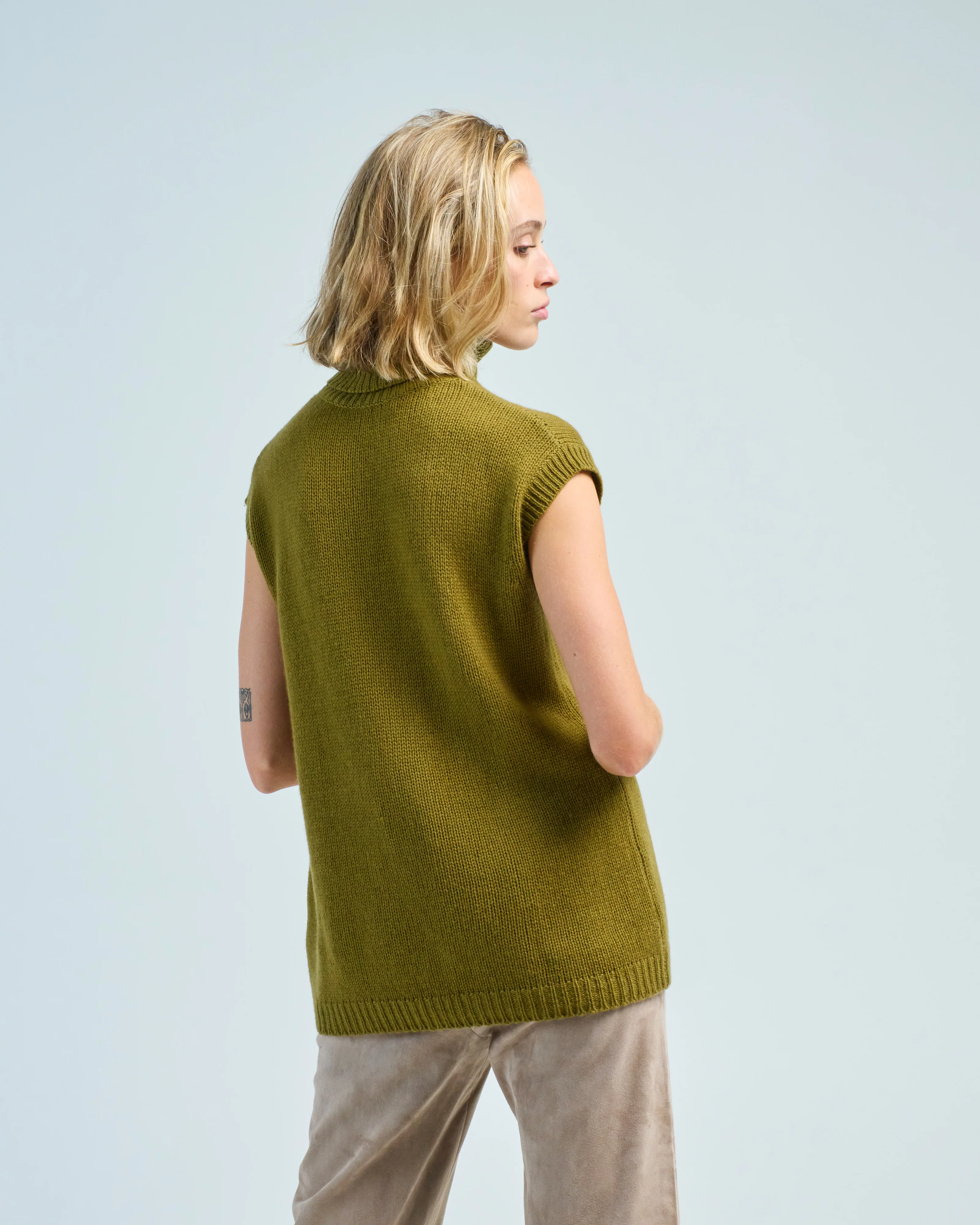 high neck sleeveless sweater - Image 4