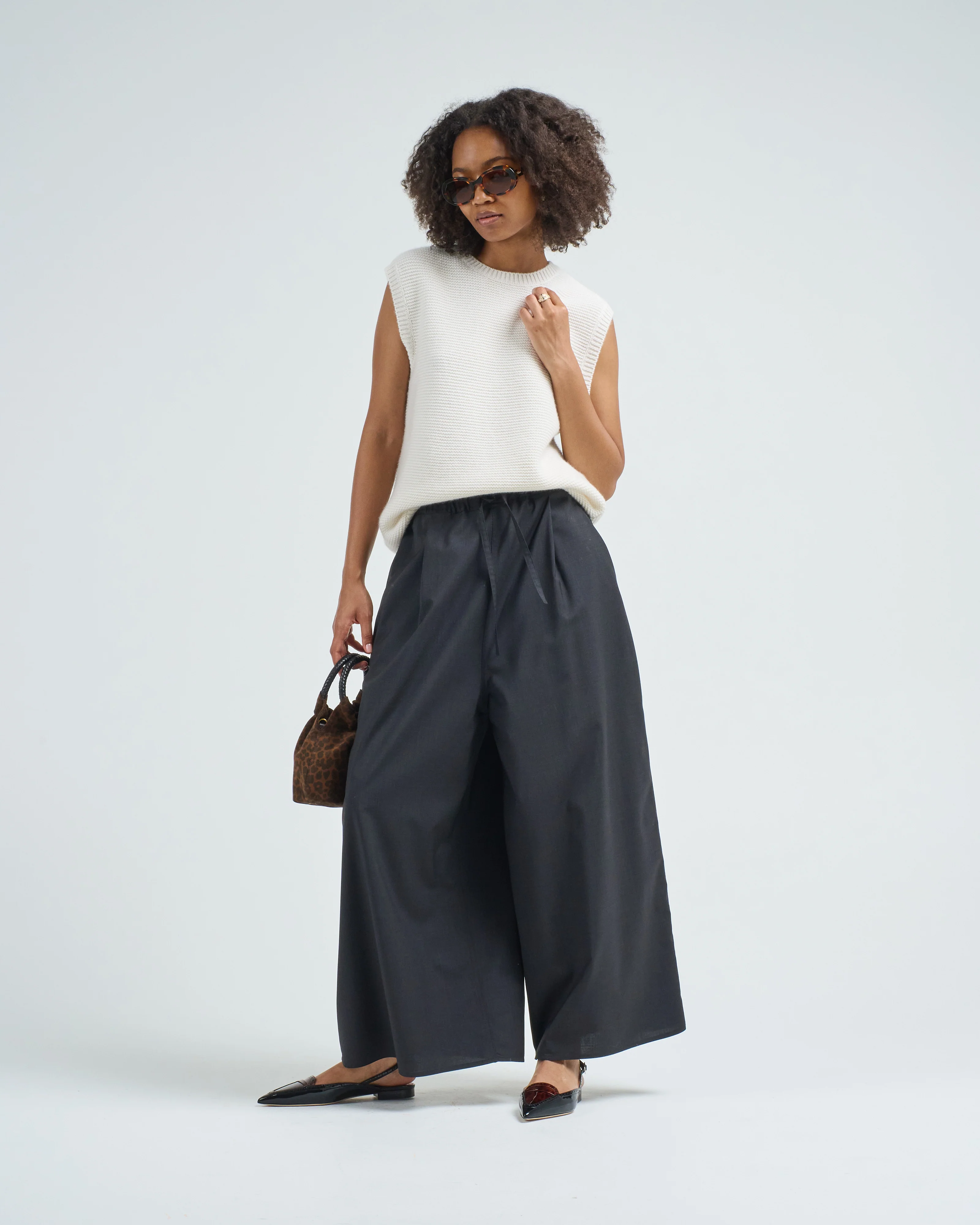 sleeveless crew neck sweater