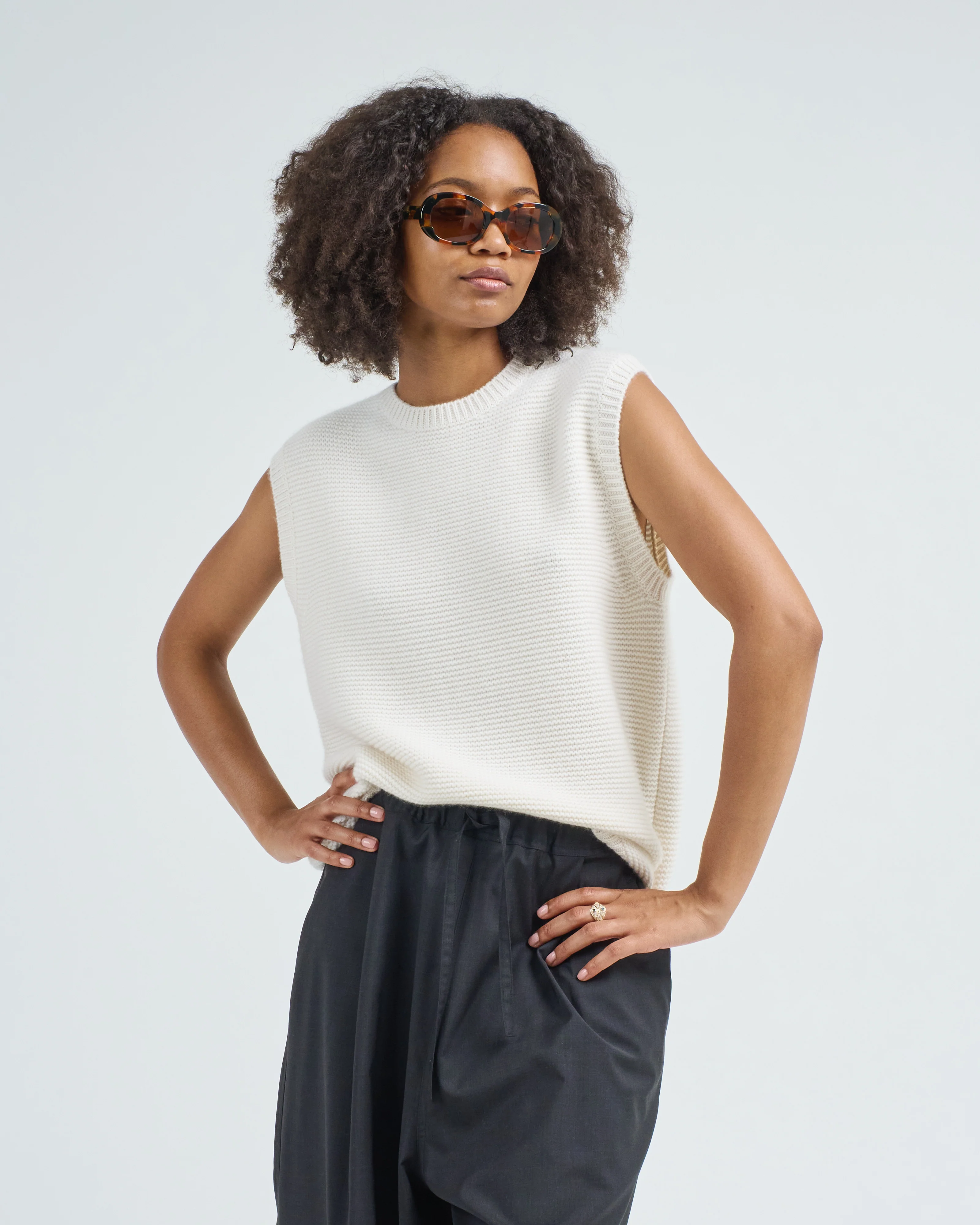sleeveless crew neck sweater - Image 3