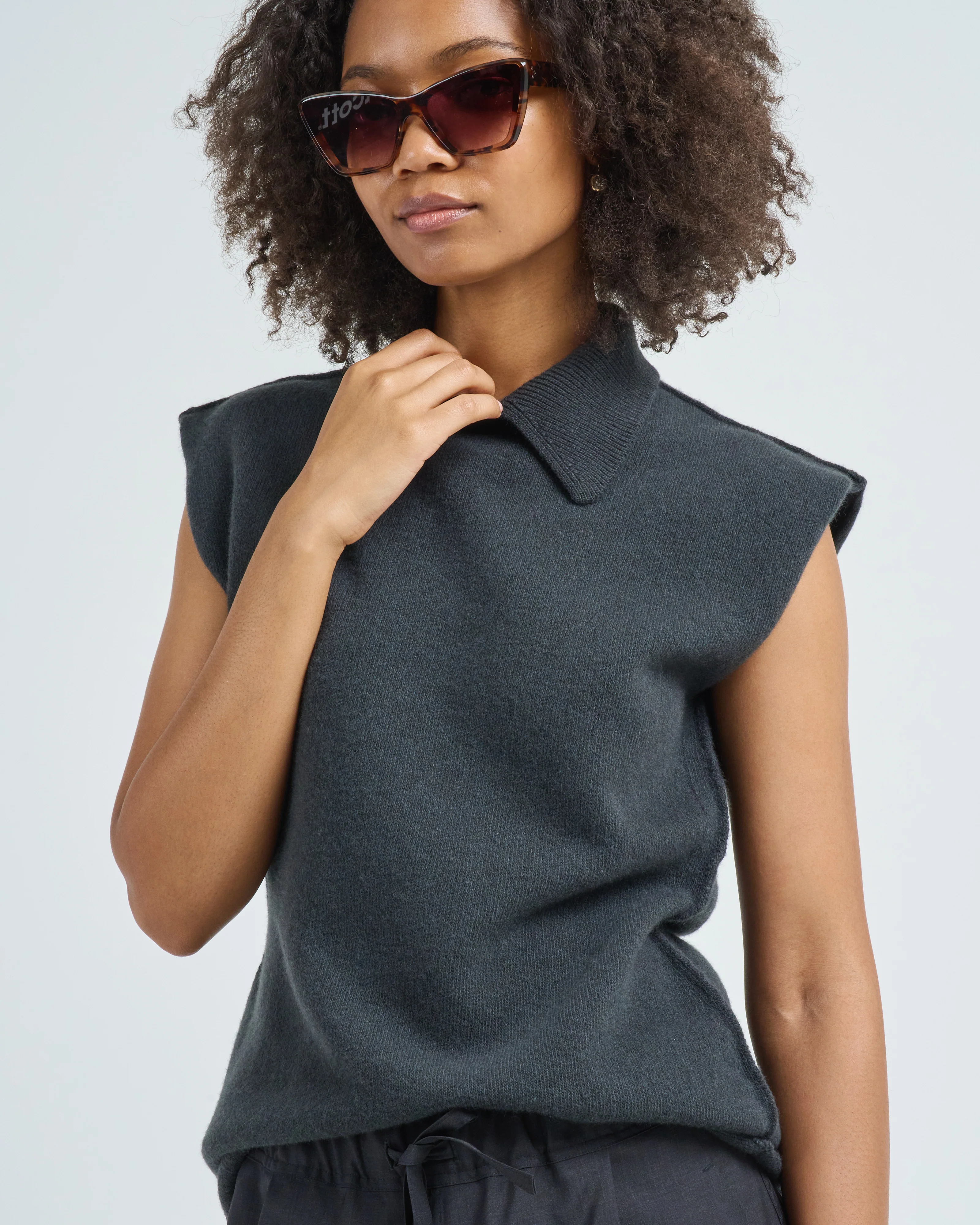 sleeveless sweater - Image 2
