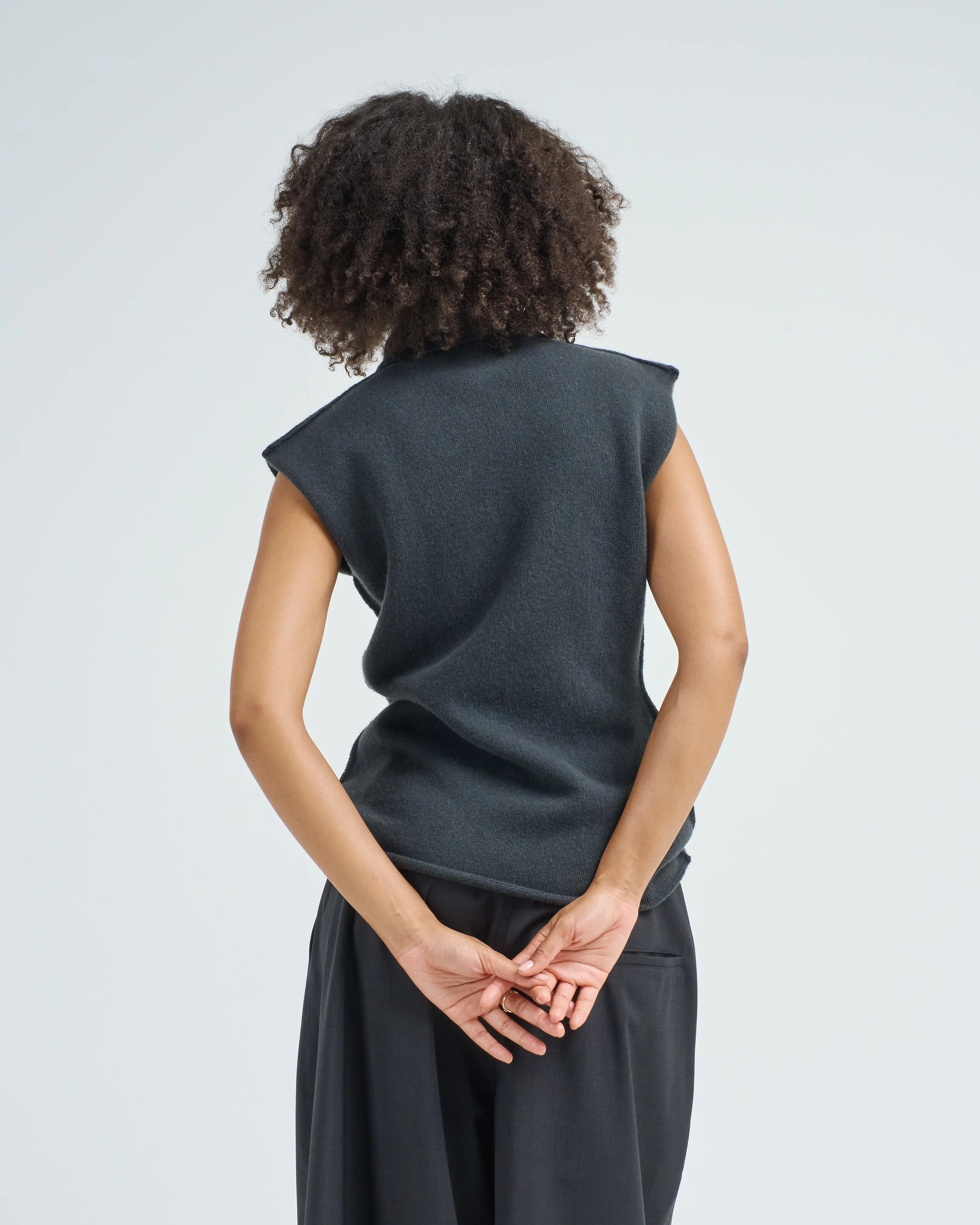 sleeveless sweater - Image 5